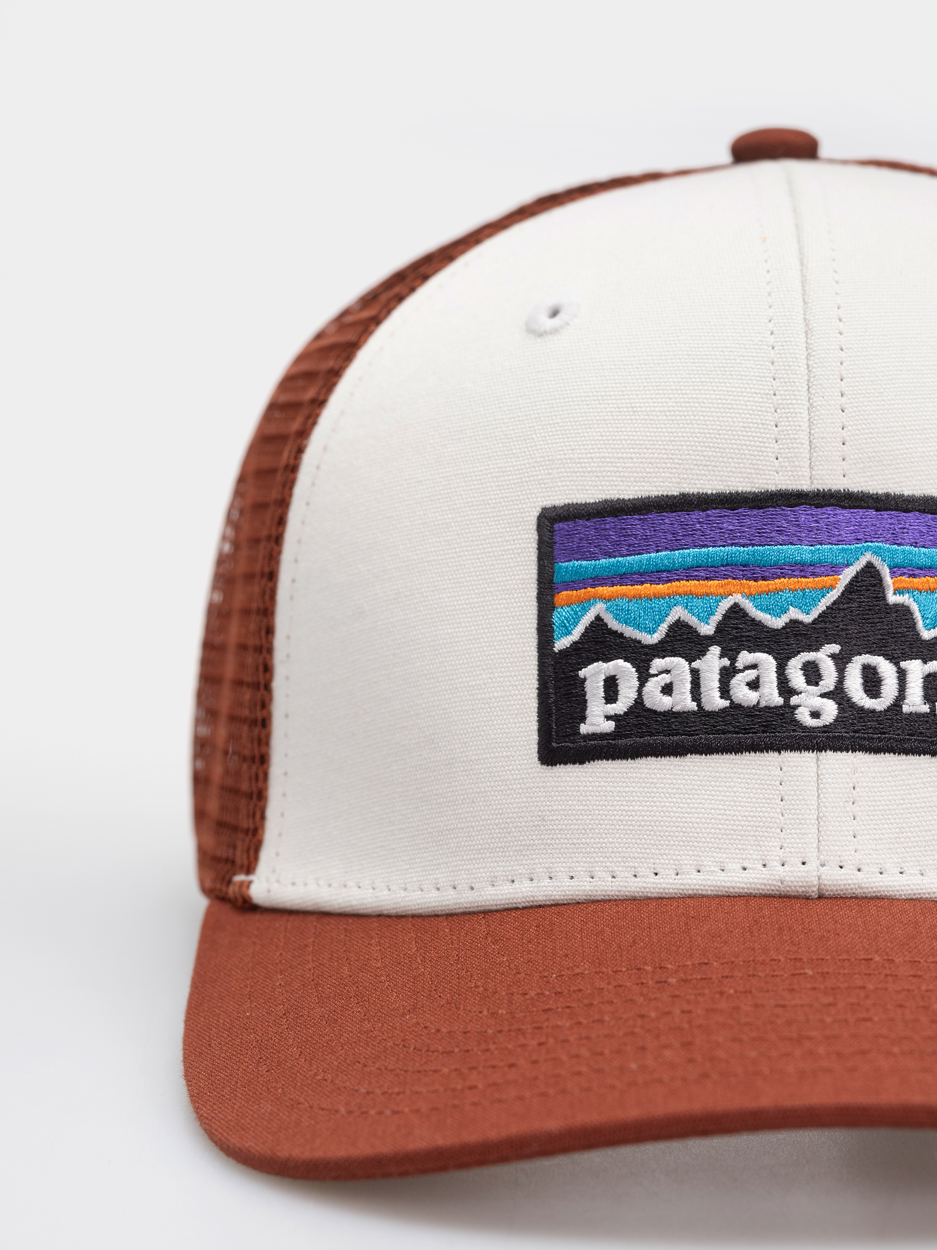 Baseball sapka Patagonia P 6 Logo Trucker (white w/rusty red)