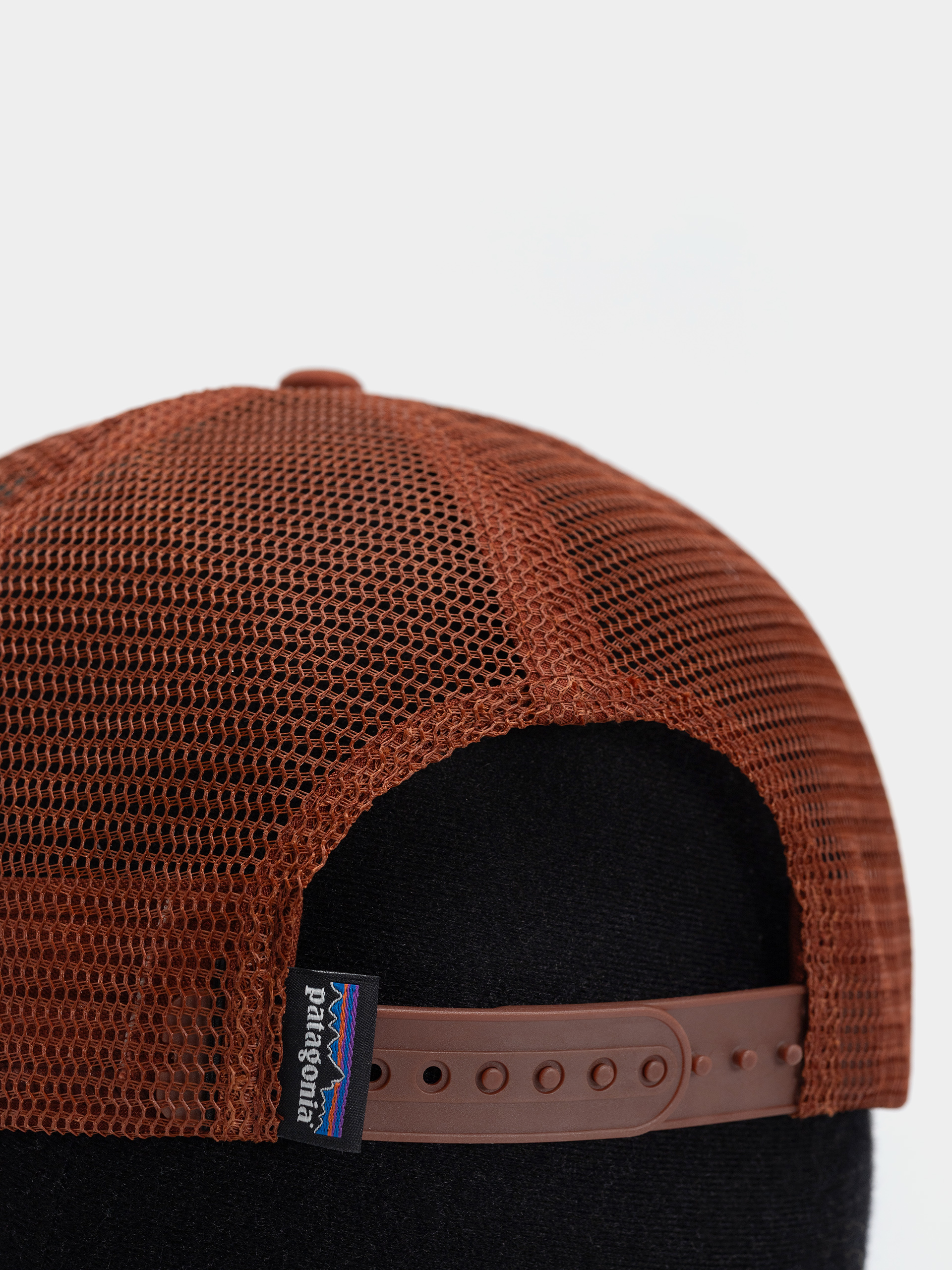 Baseball sapka Patagonia P 6 Logo Trucker (white w/rusty red)