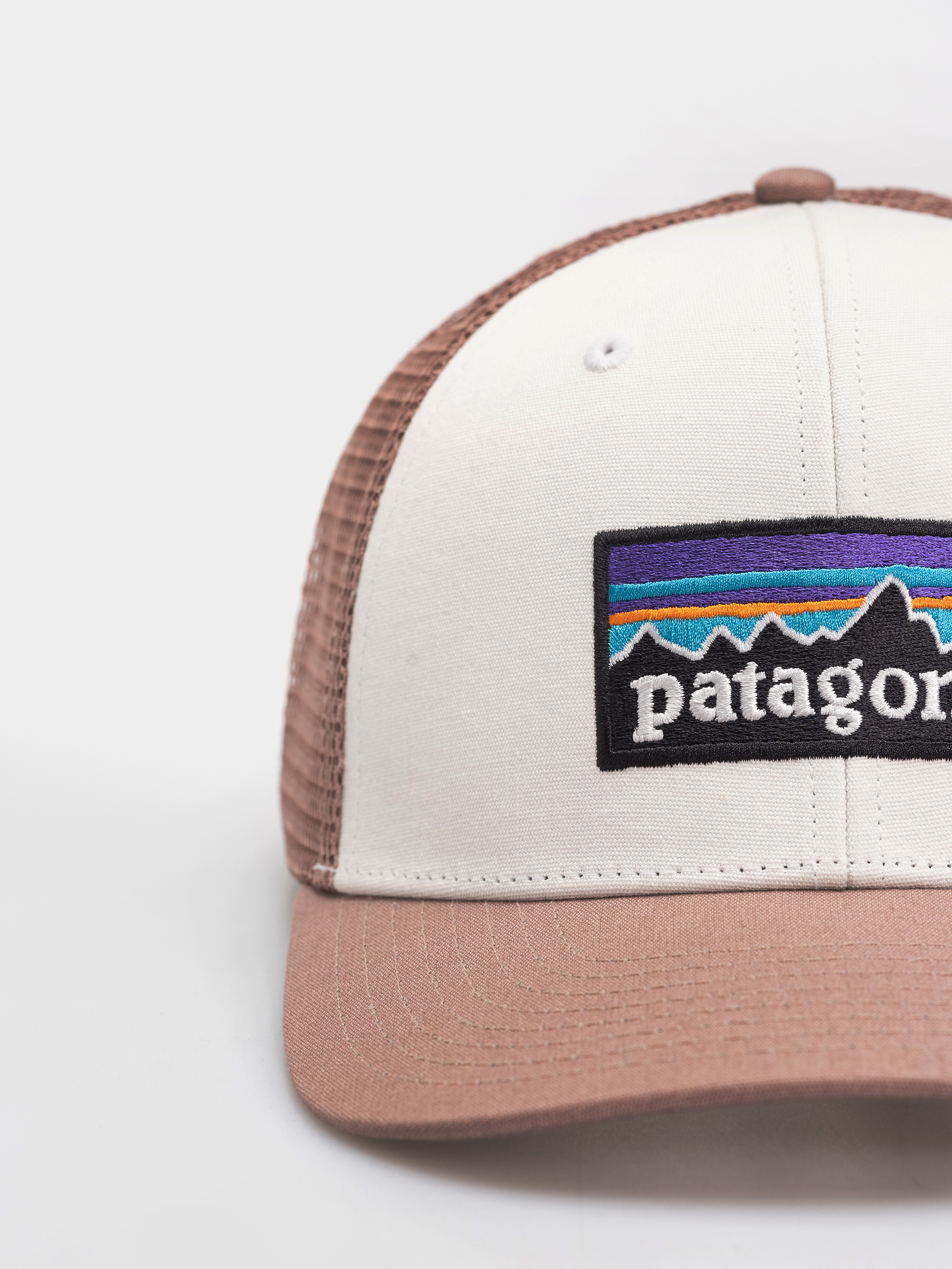 Baseball sapka Patagonia P 6 Logo Trucker (birch white)
