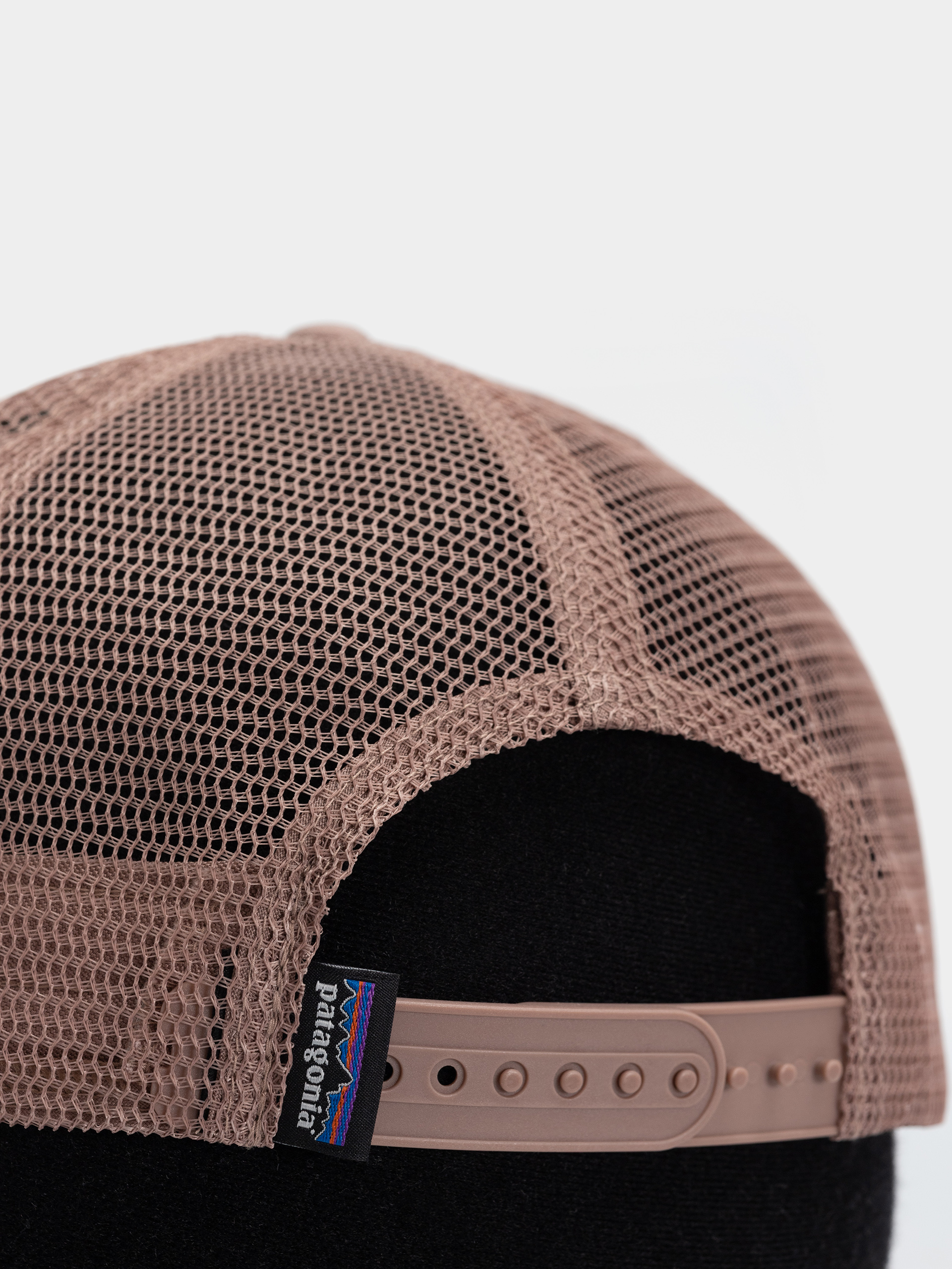 Baseball sapka Patagonia P 6 Logo Trucker (birch white)