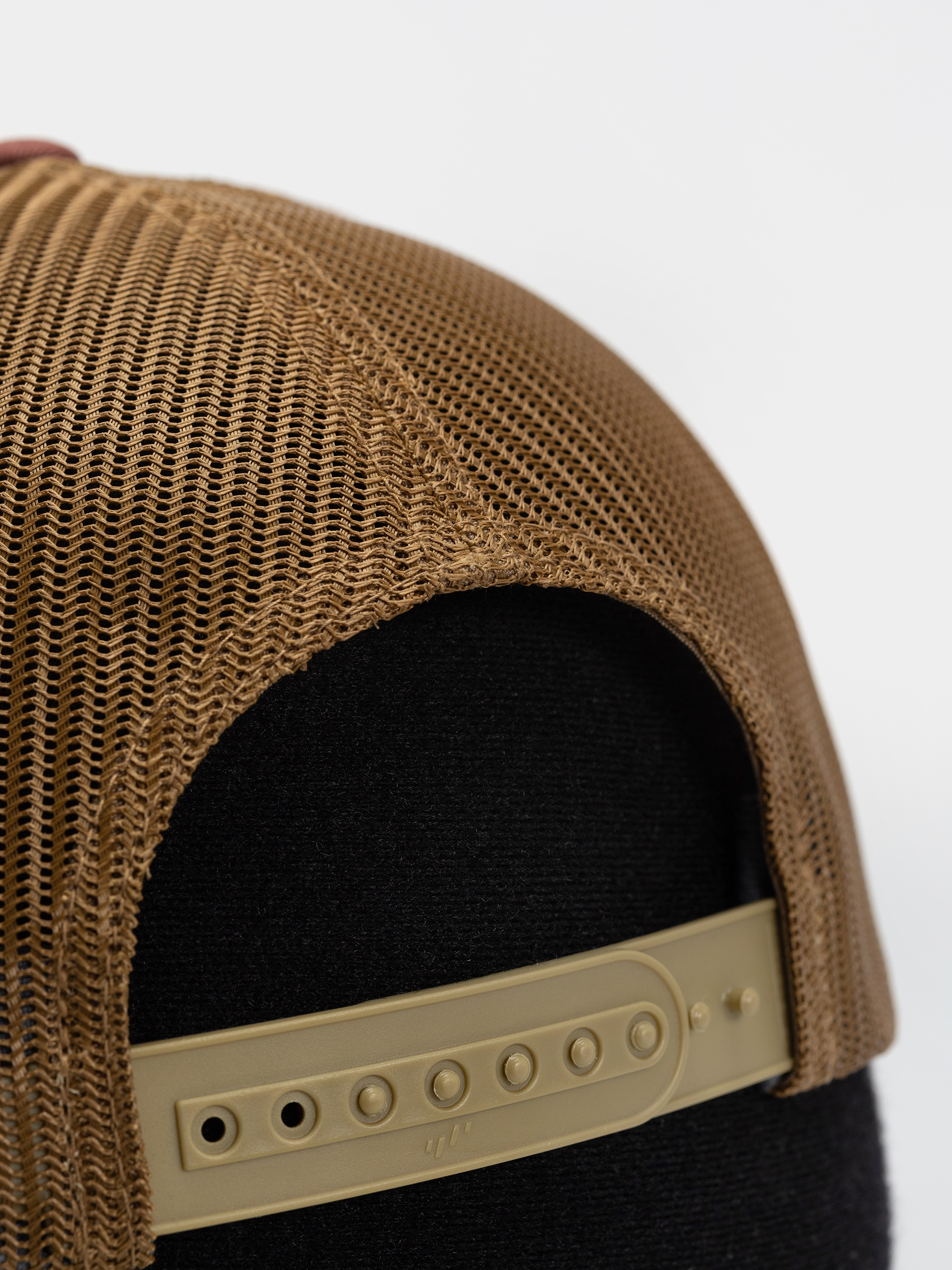 Baseball sapka Columbia Mesh Snap Back (red rocks/delta)
