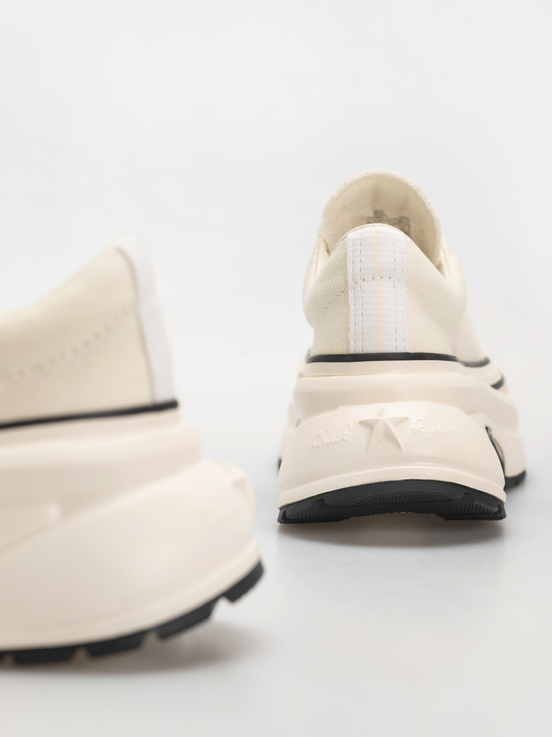 Converse Run Star Crush Ox Wmn Cipők (egret/egret/black)