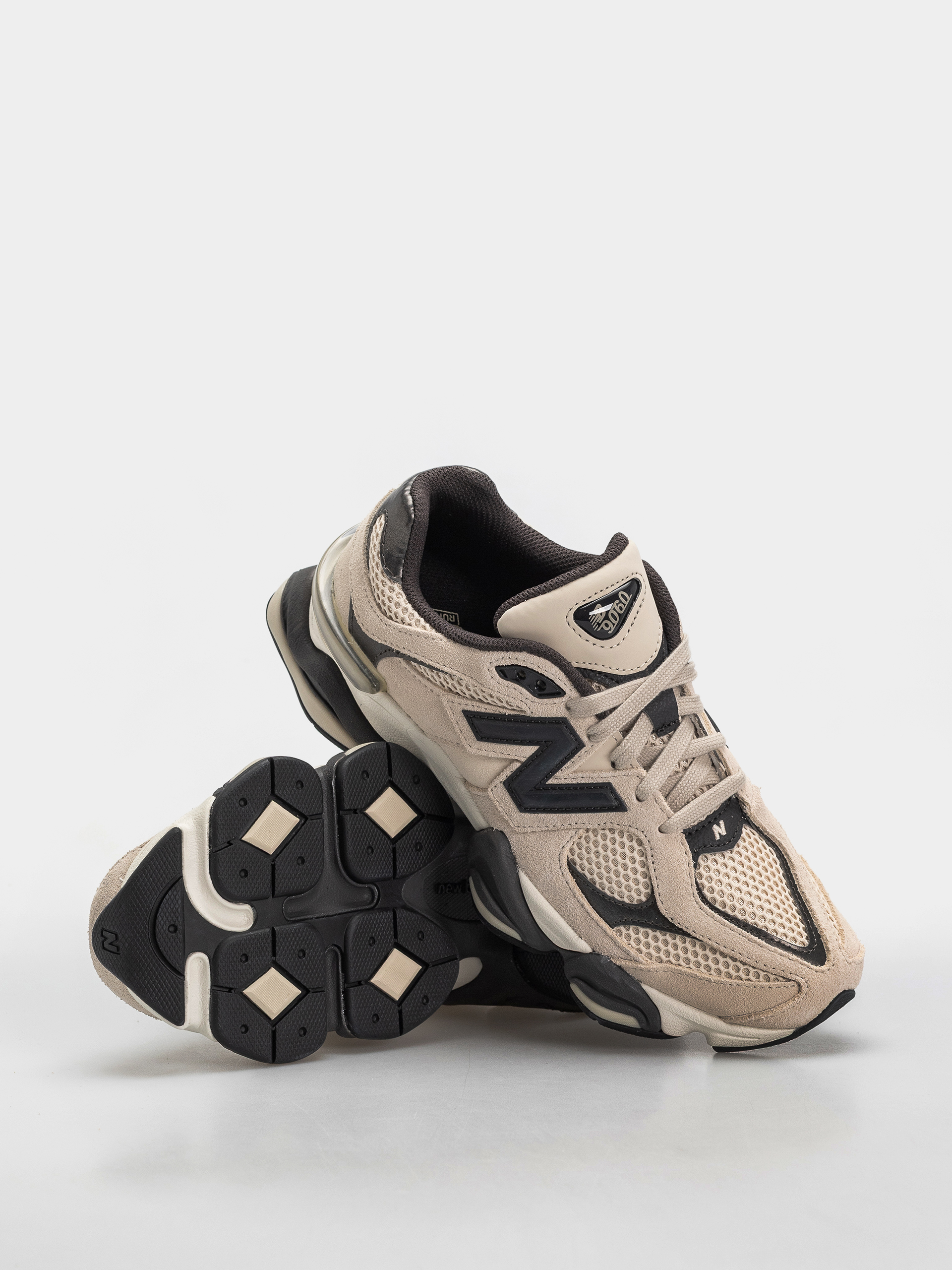 New Balance 9060 Cipők (timberwolf/black cement)