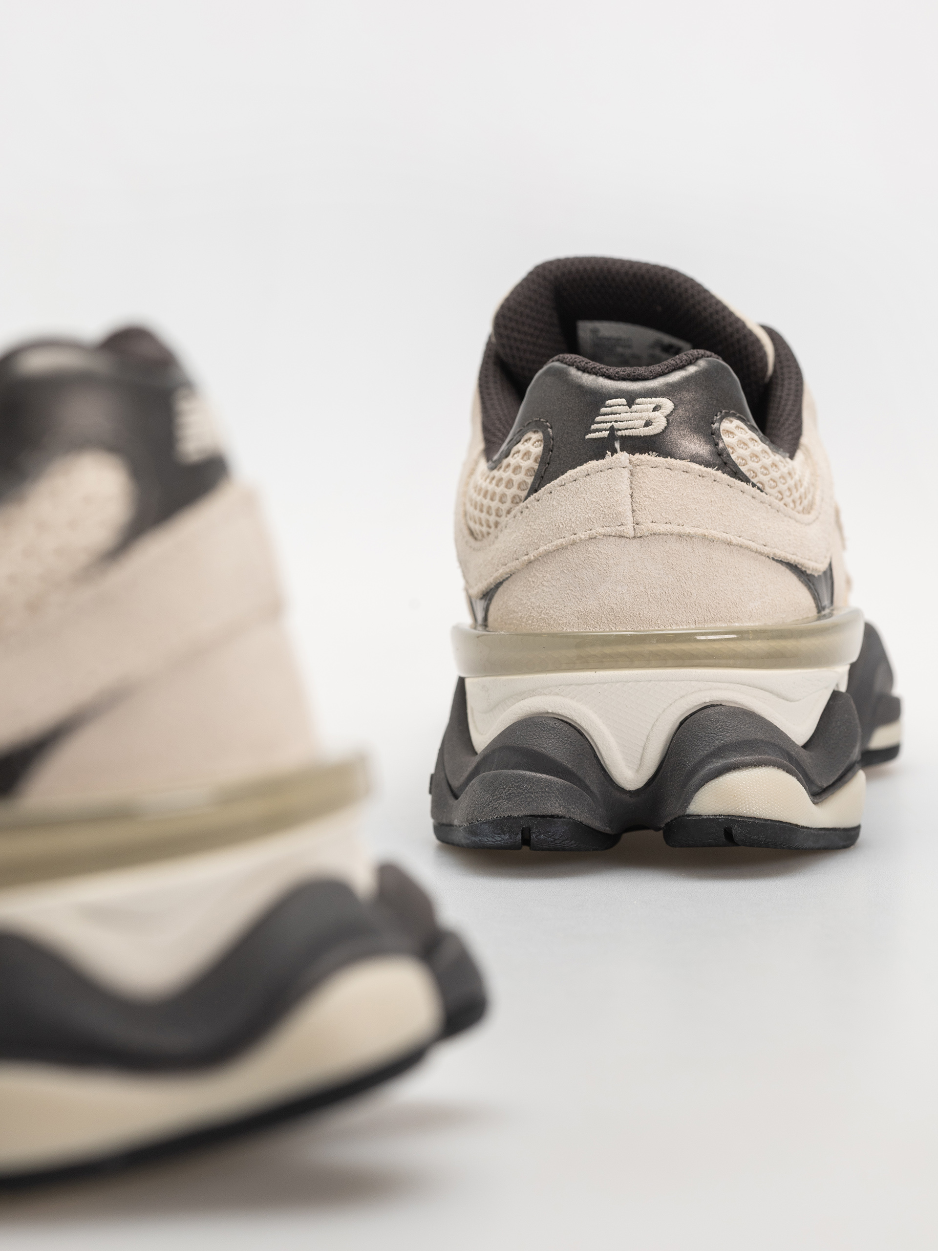 New Balance 9060 Cipők (timberwolf/black cement)