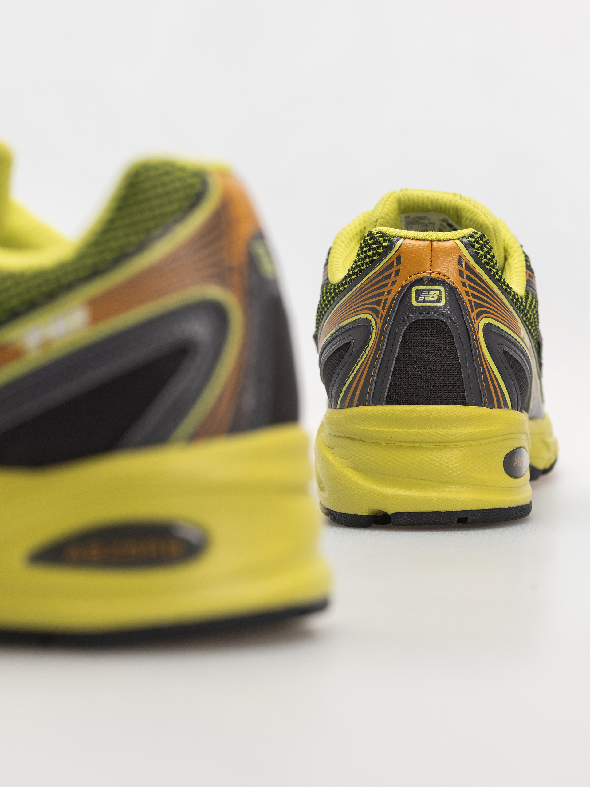 New Balance 740 Cipők (field green/black cement)