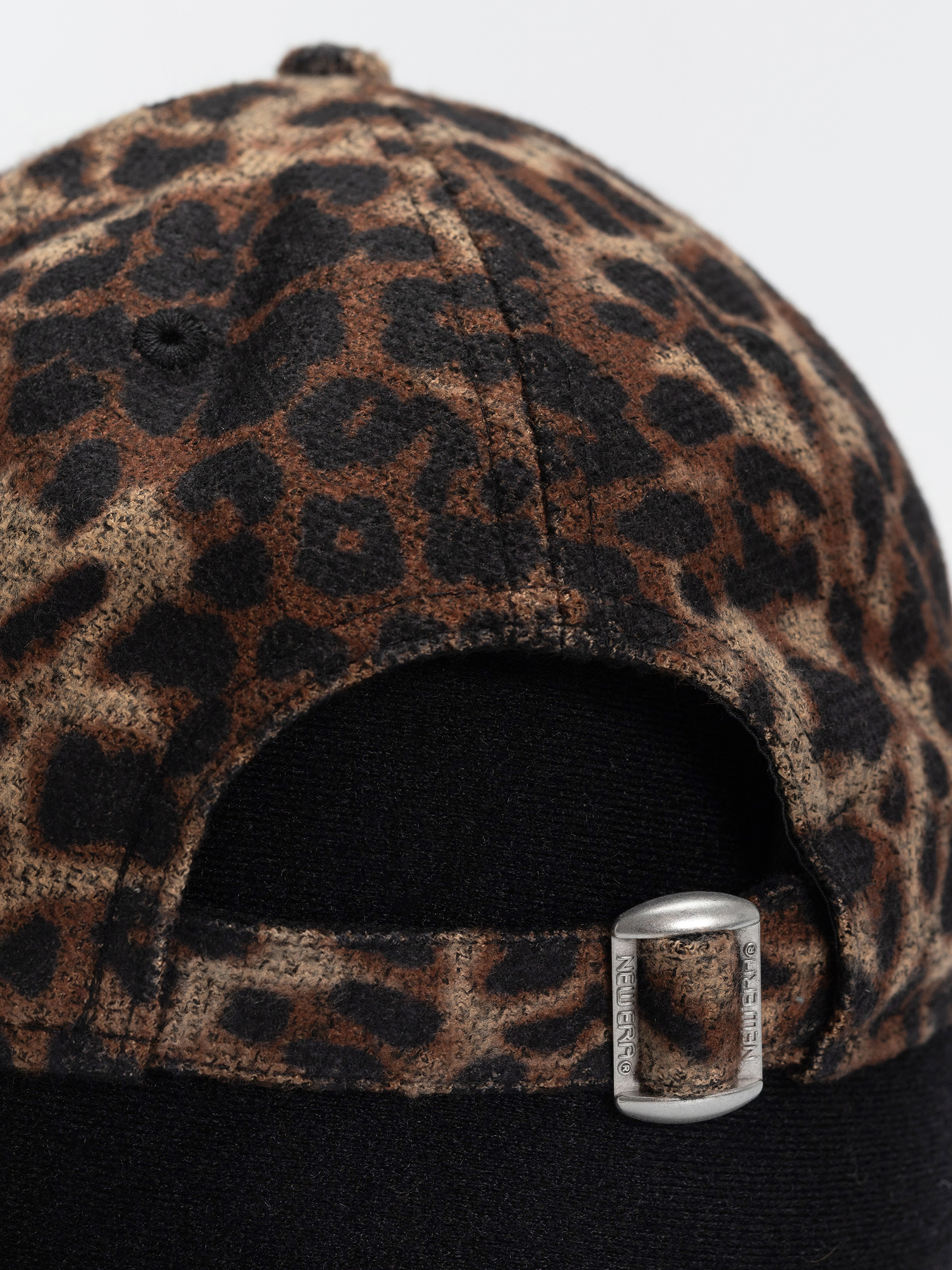 Baseball sapka New Era Cosy Leopard 9Forty New York Yankees Wmn (dark leo)
