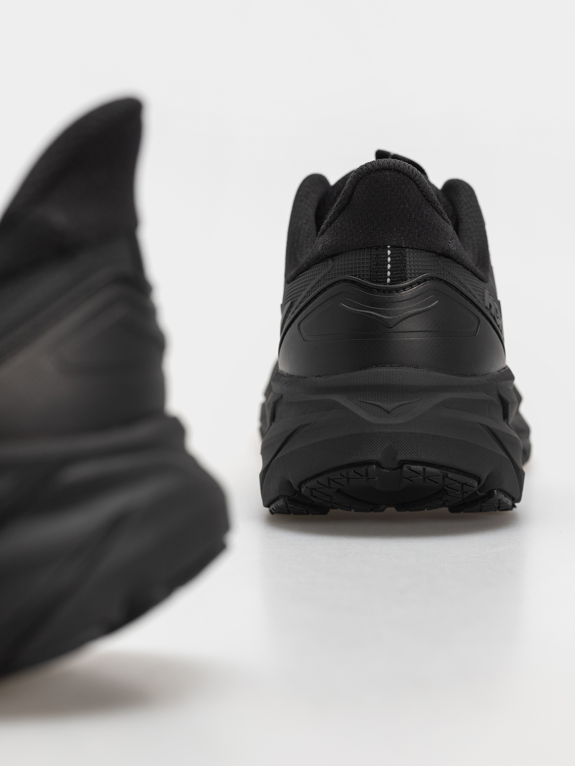 Hoka Clifton UTL Cipők (black/black)