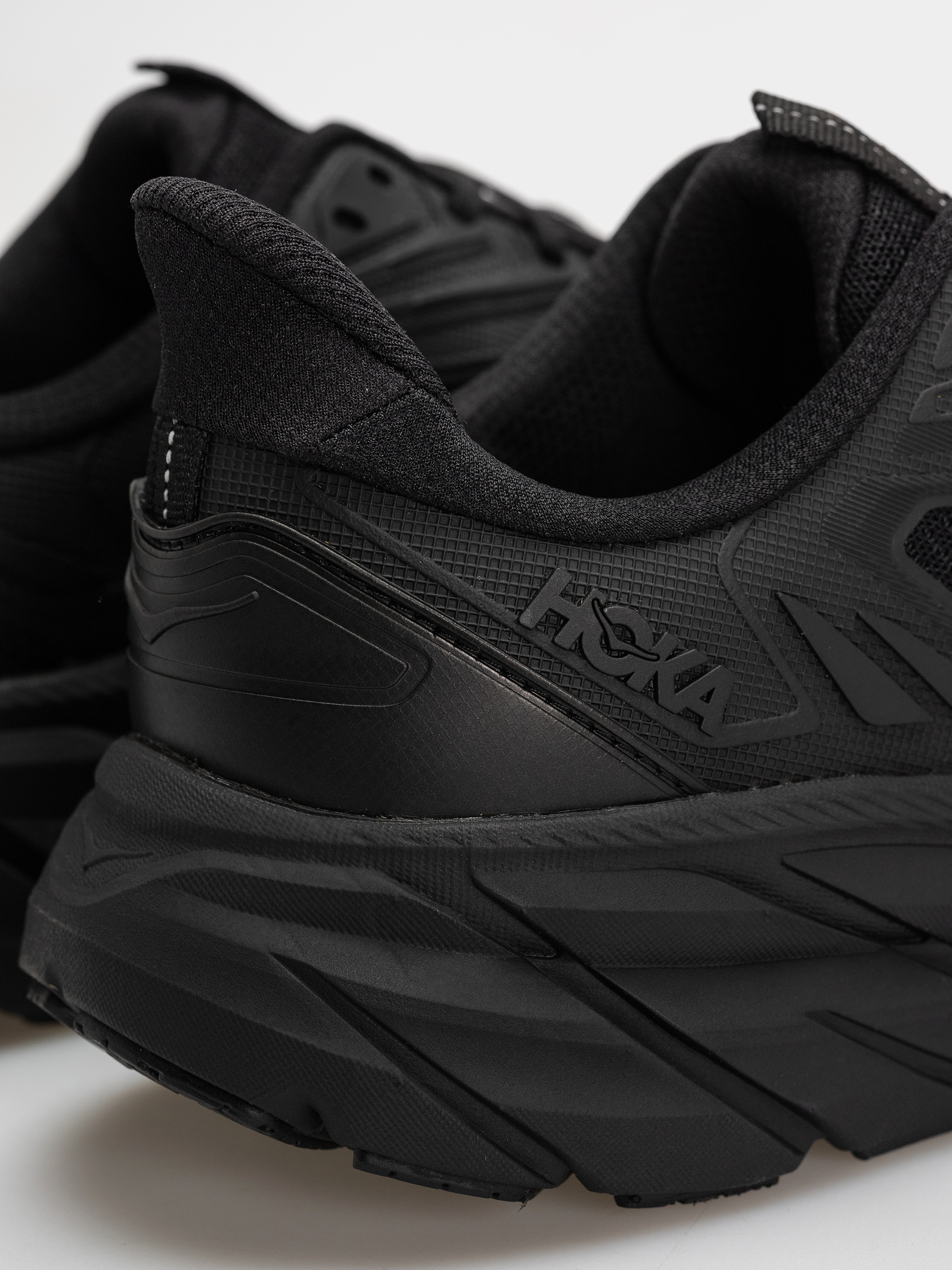 Hoka Clifton UTL Cipők (black/black)