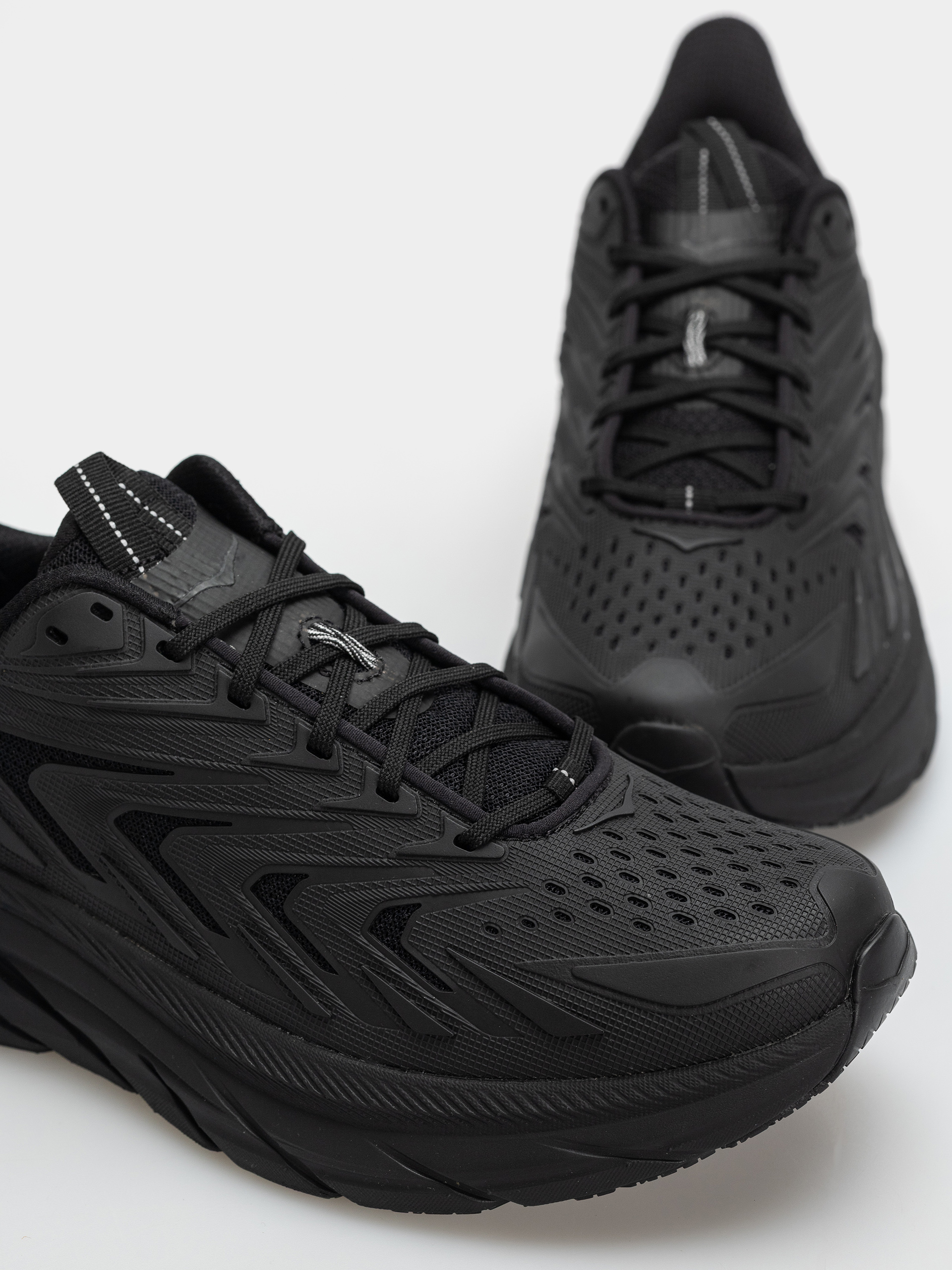 Hoka Clifton UTL Cipők (black/black)