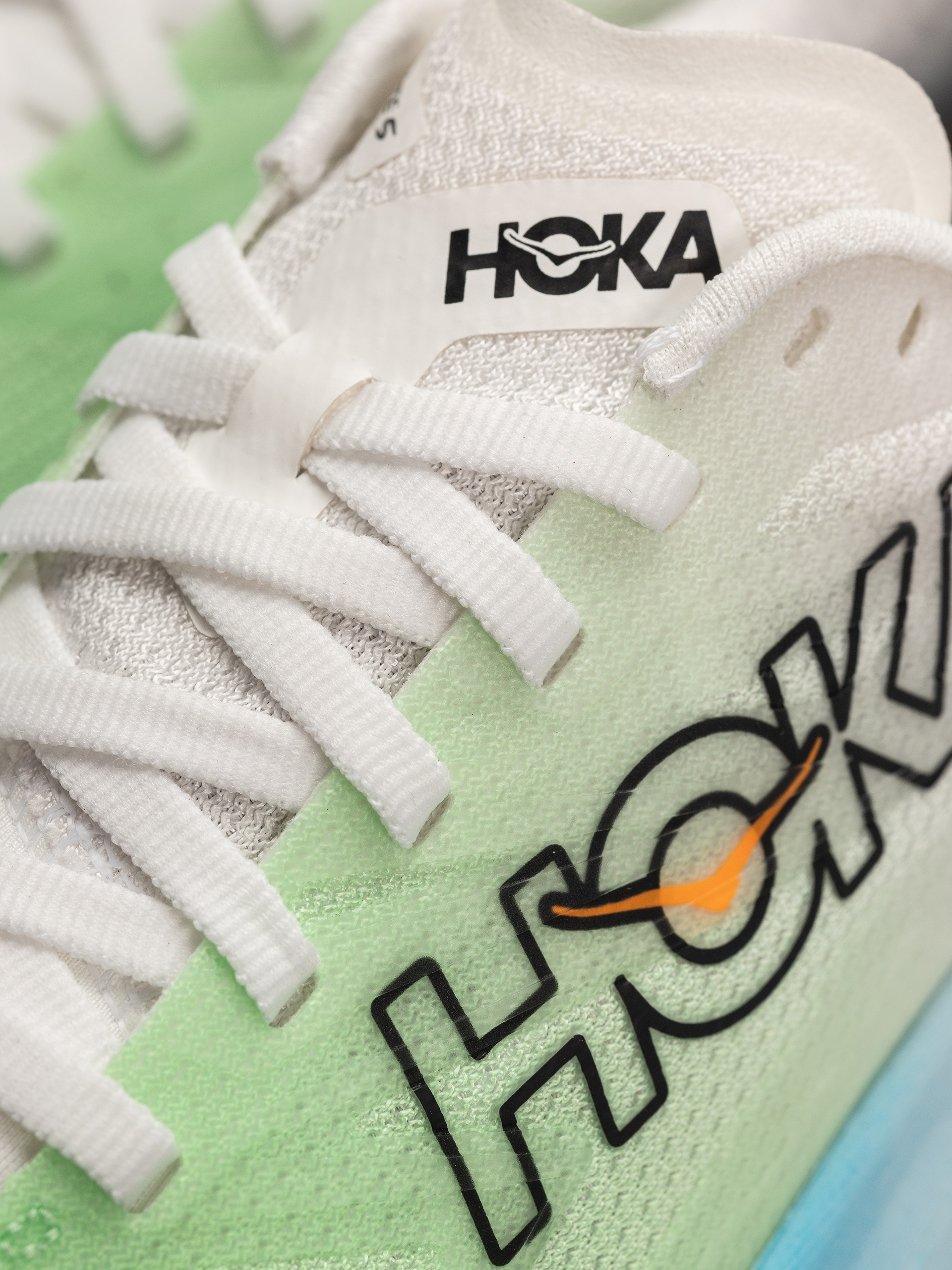 Hoka Mafate 5 Cipők Wmn (frost/tart apple)
