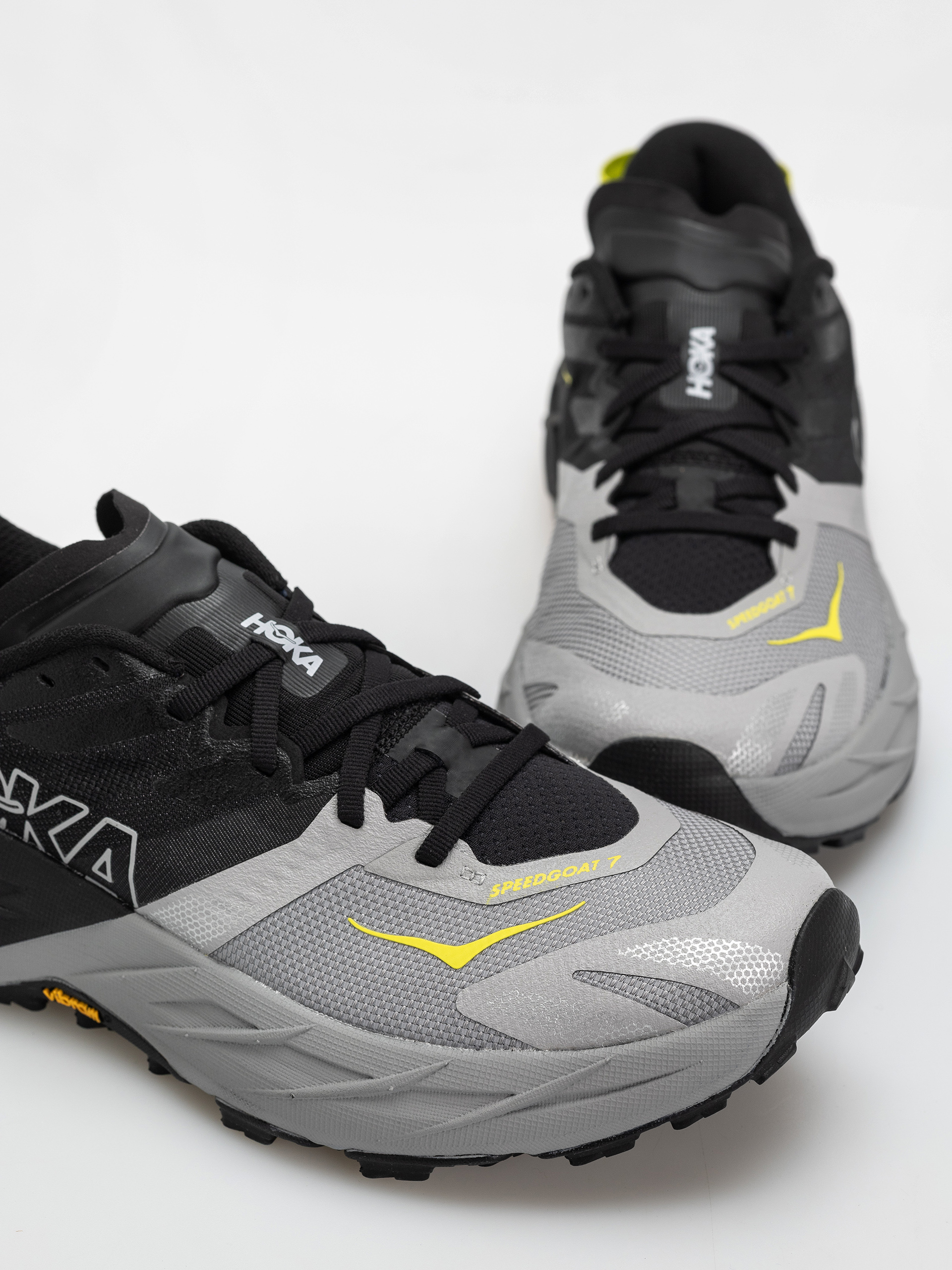 Cipők Hoka Speedgoat 7 (black/stellar grey)