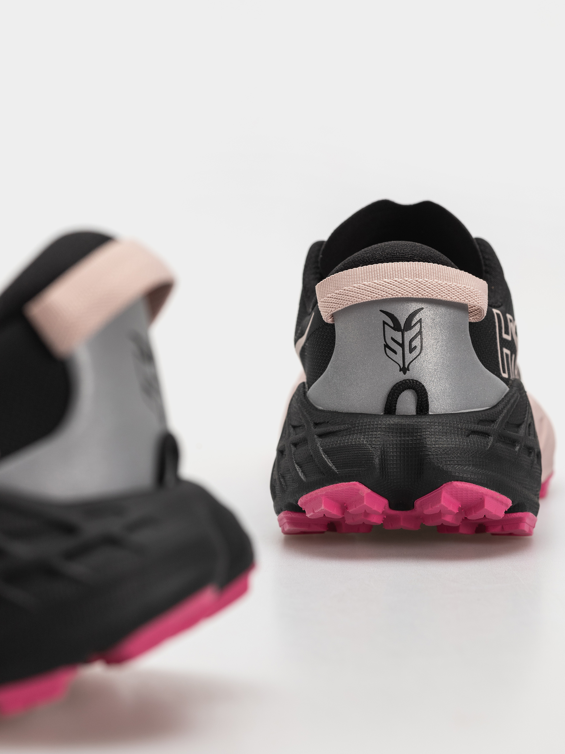 Cipők Hoka Speedgoat 7 Wmn (black/pink opal)