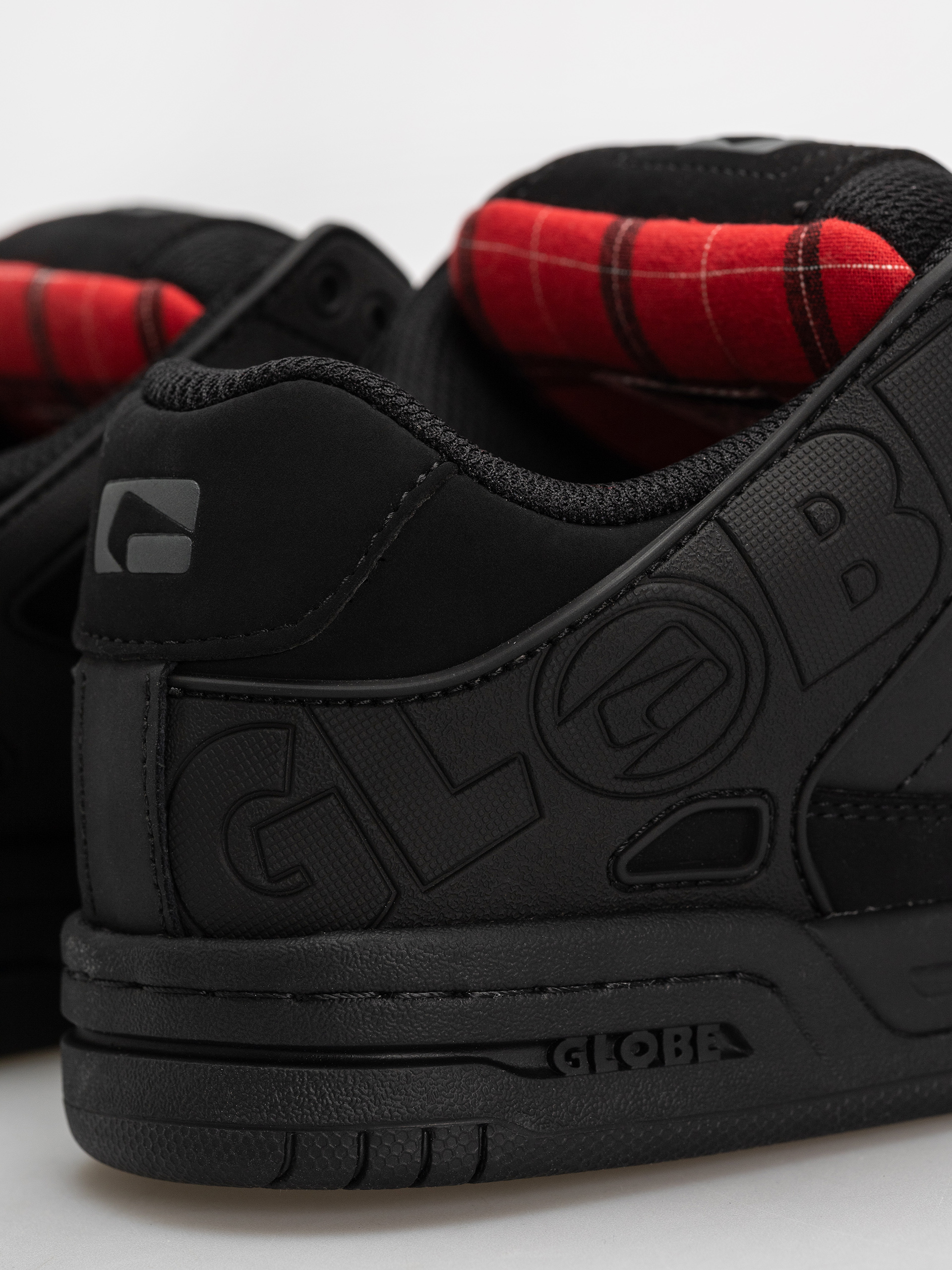 Cipők Globe Tilt (black/red/tartan)