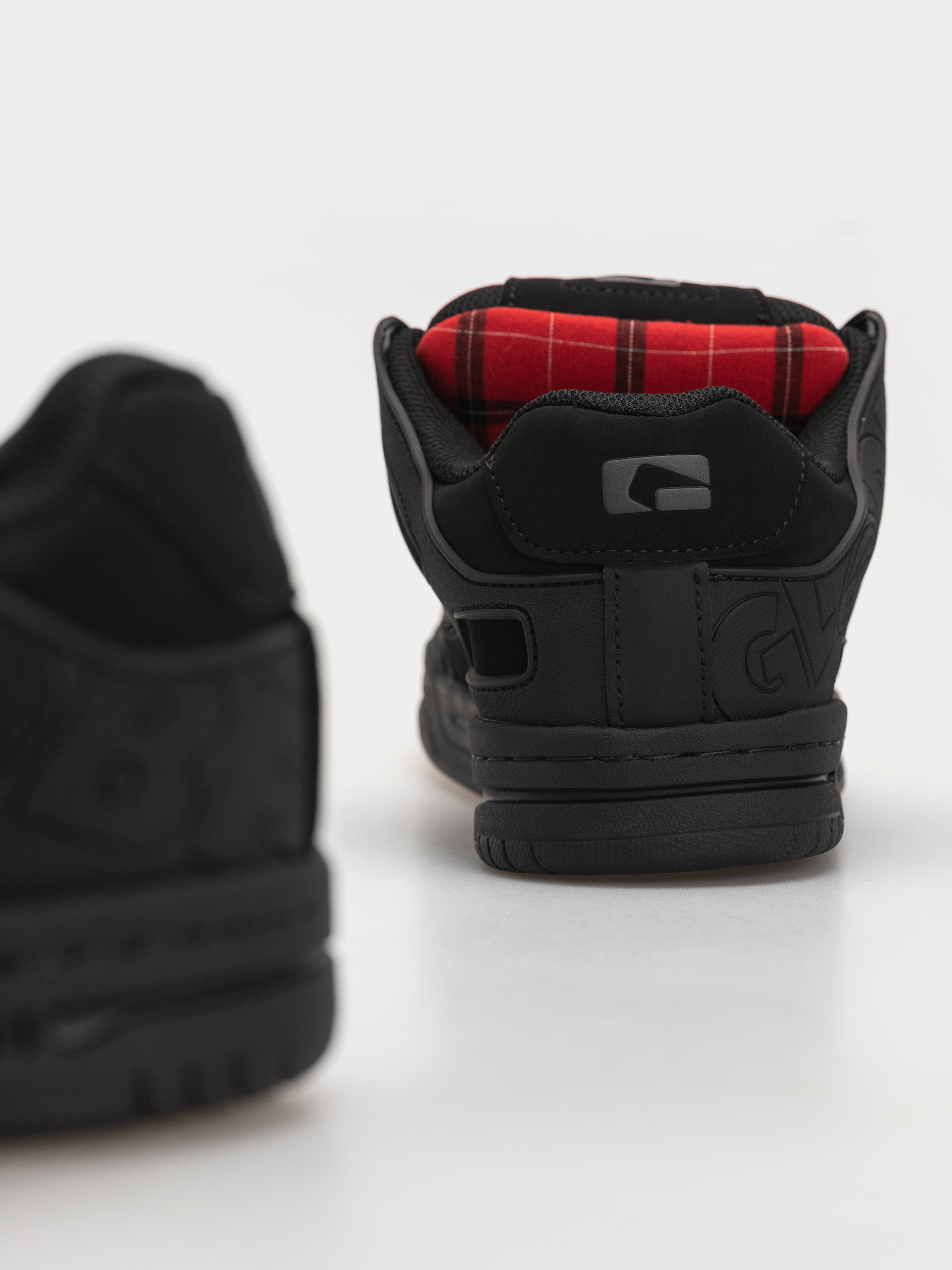 Cipők Globe Tilt (black/red/tartan)