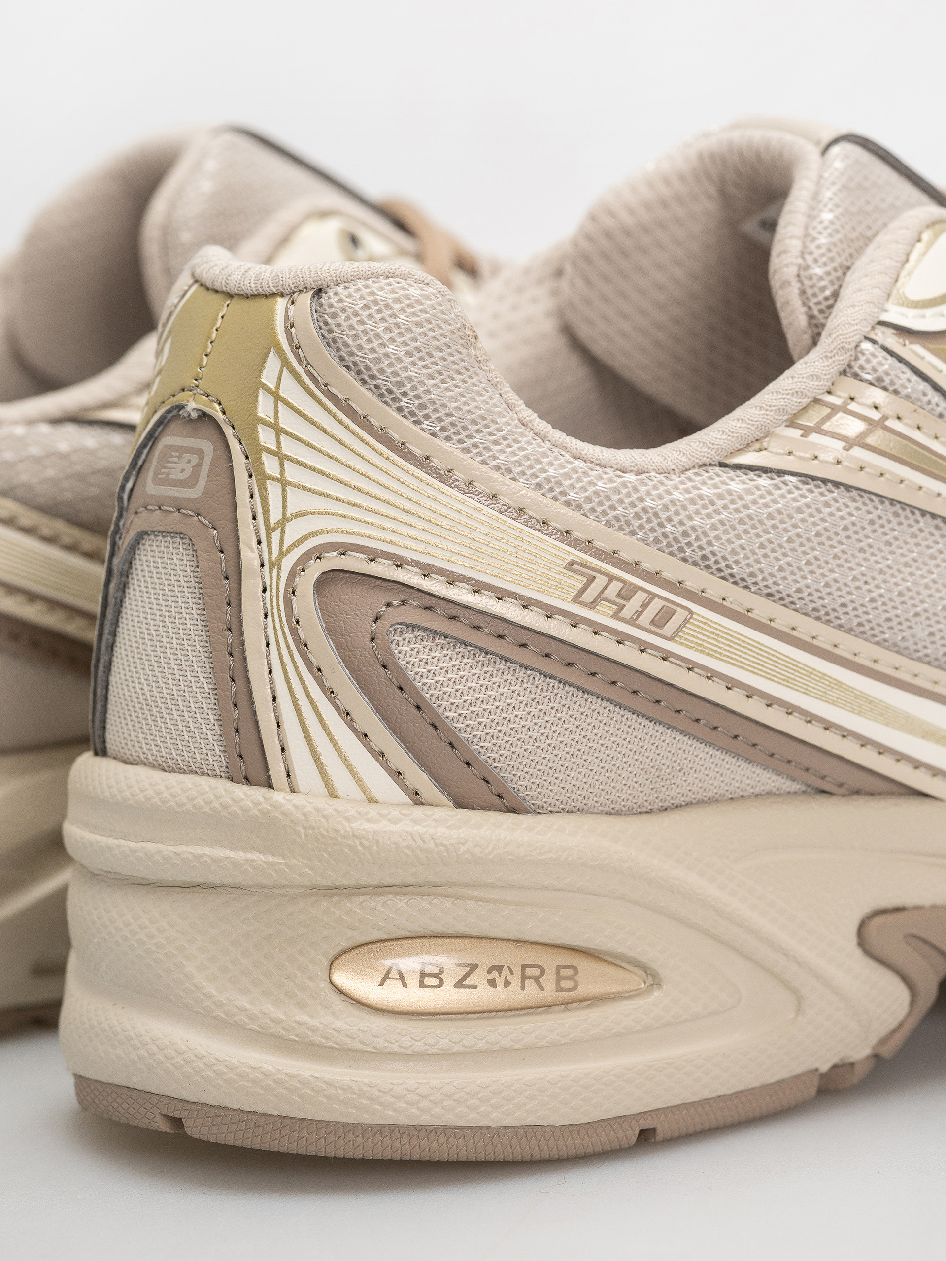 New Balance 740 Cipők (mushroom/timberwolf)