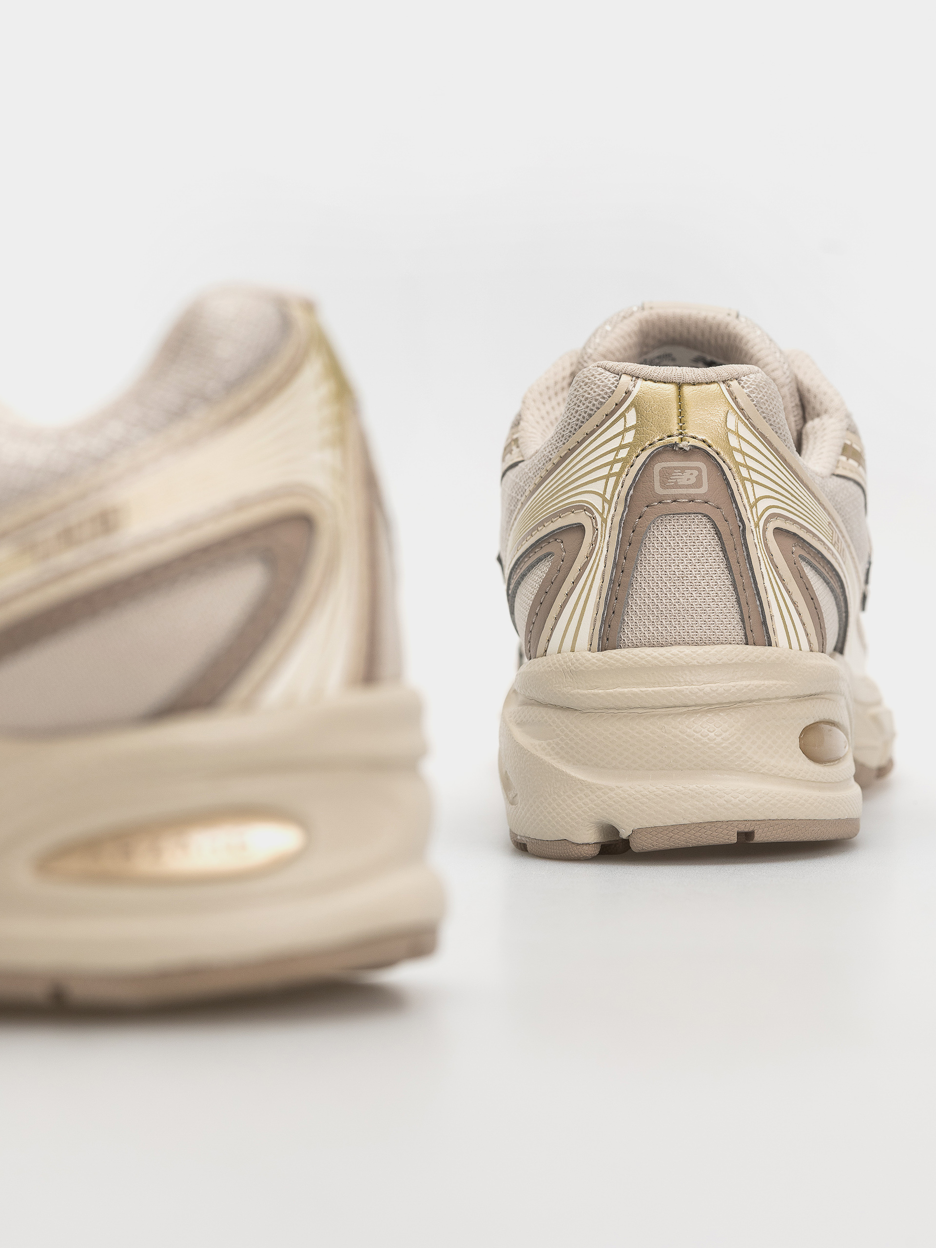 New Balance 740 Cipők (mushroom/timberwolf)