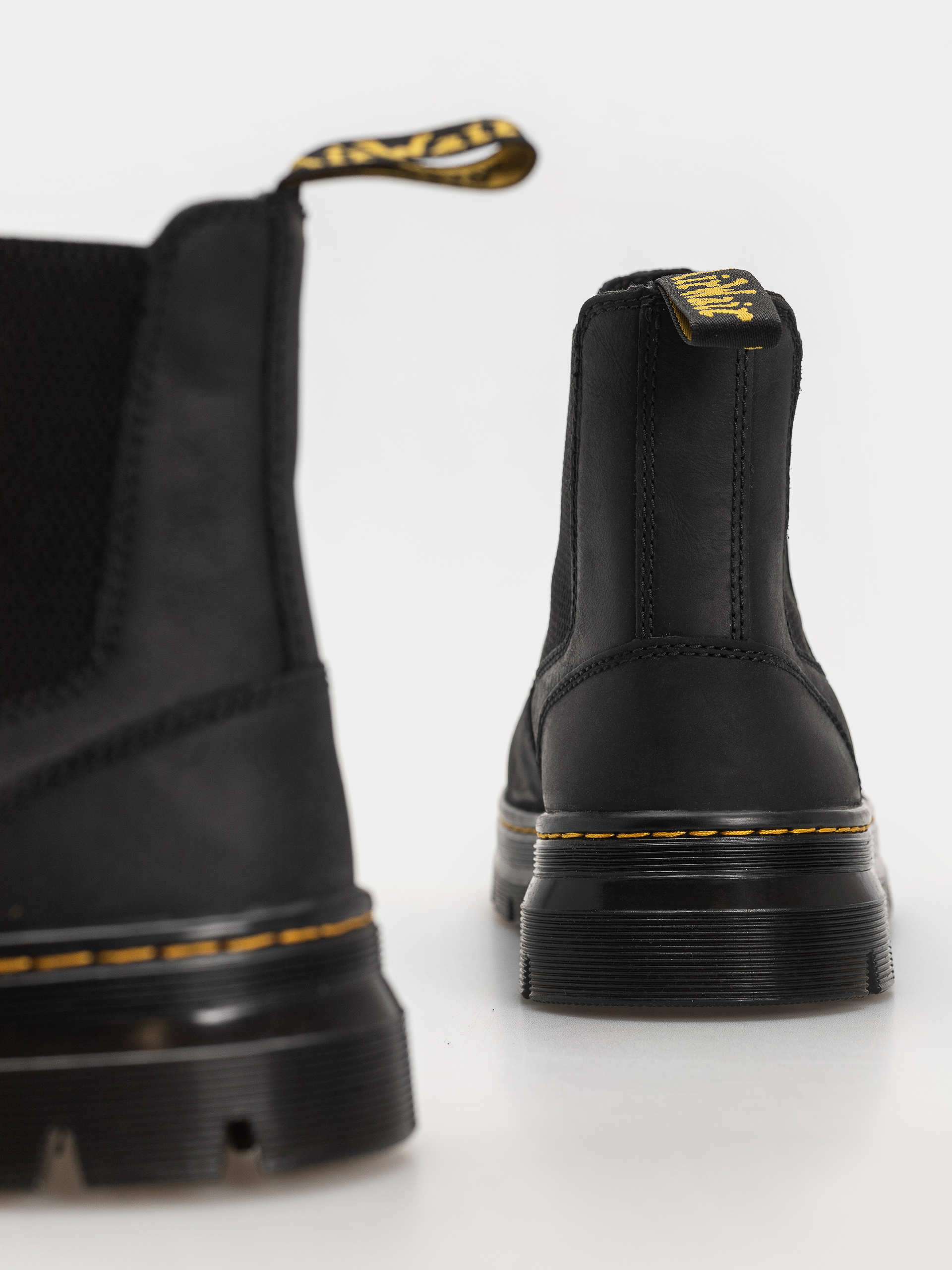 Dr. Martens Embury Cipők (black)