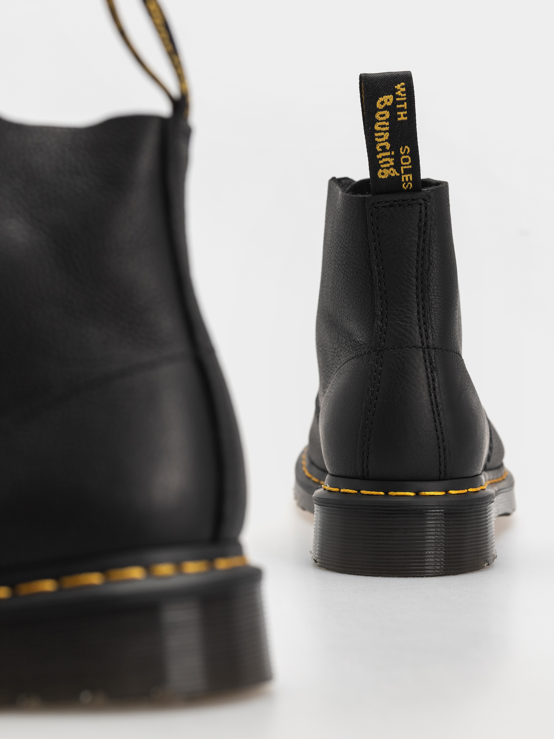Dr. Martens 101 UB Cipők (black)