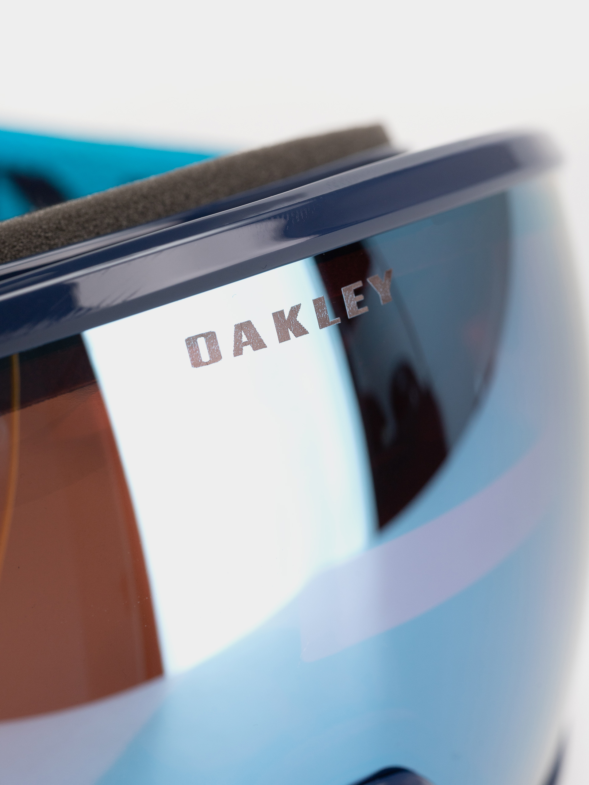 Oakley Flight Tracker M Snowboard szemüveg (abyss/prizm snow sappire iridium)