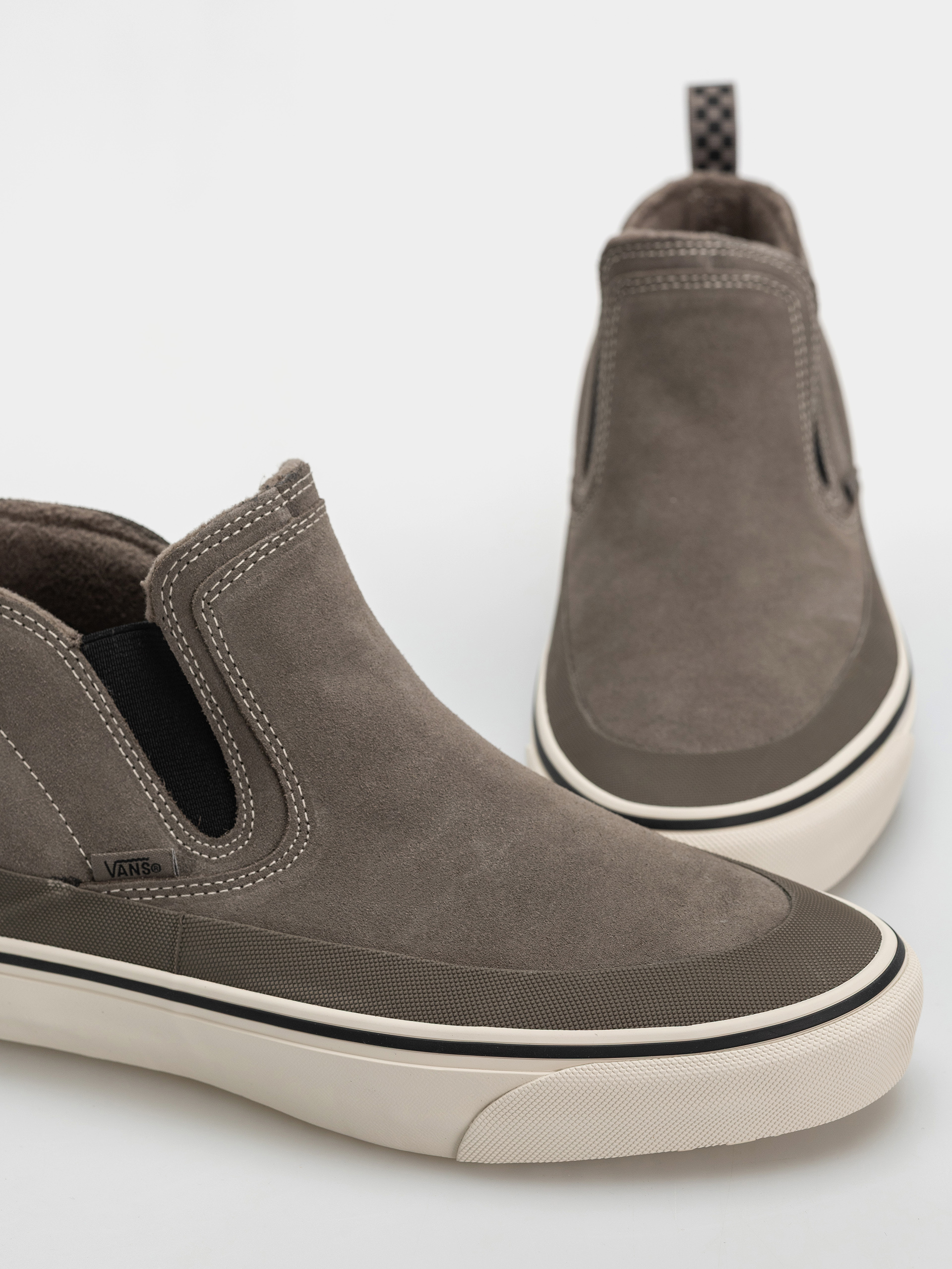 Vans Mid Slip Insulated Cipők (bungee cord)