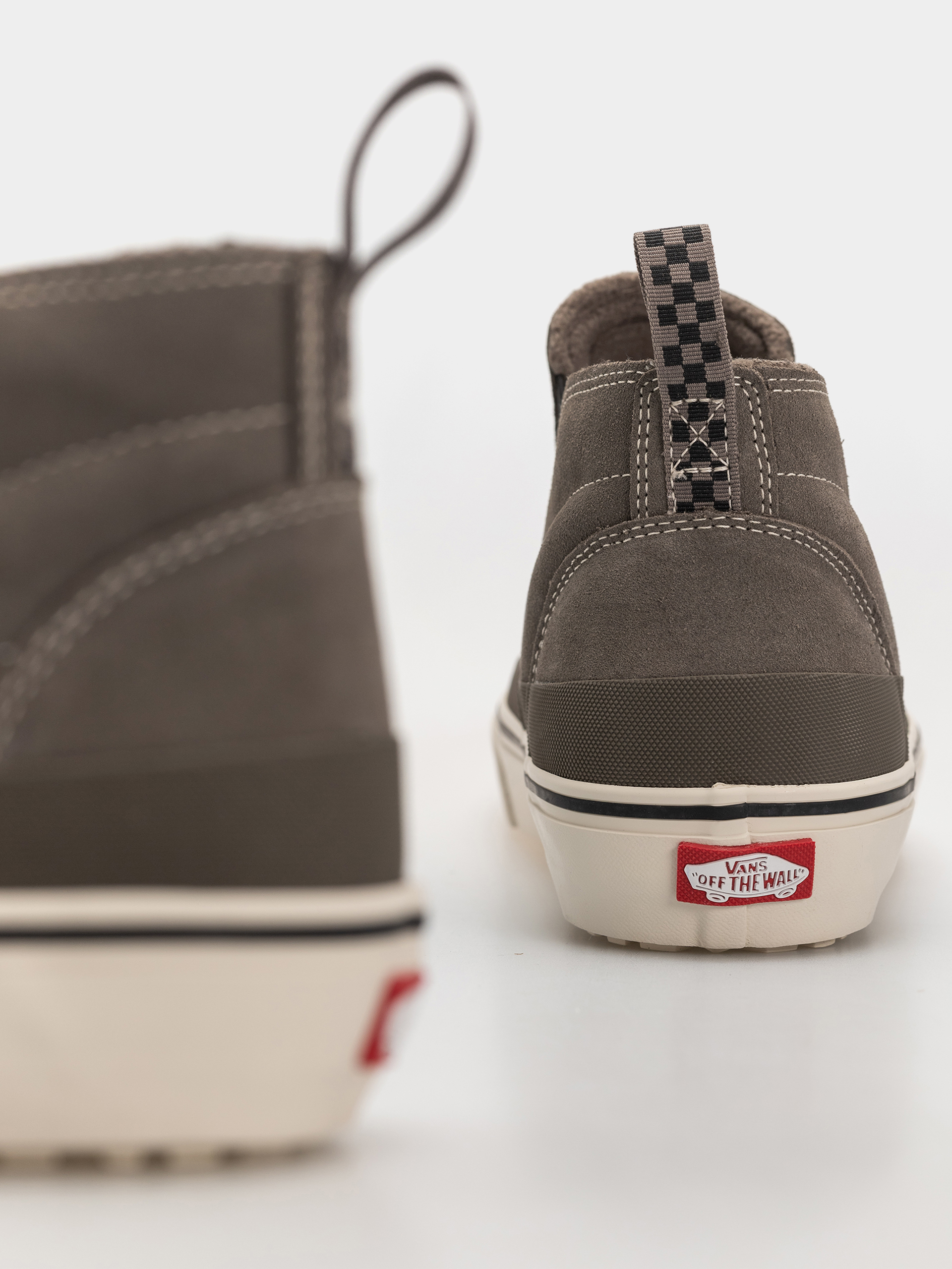 Vans Mid Slip Insulated Cipők (bungee cord)