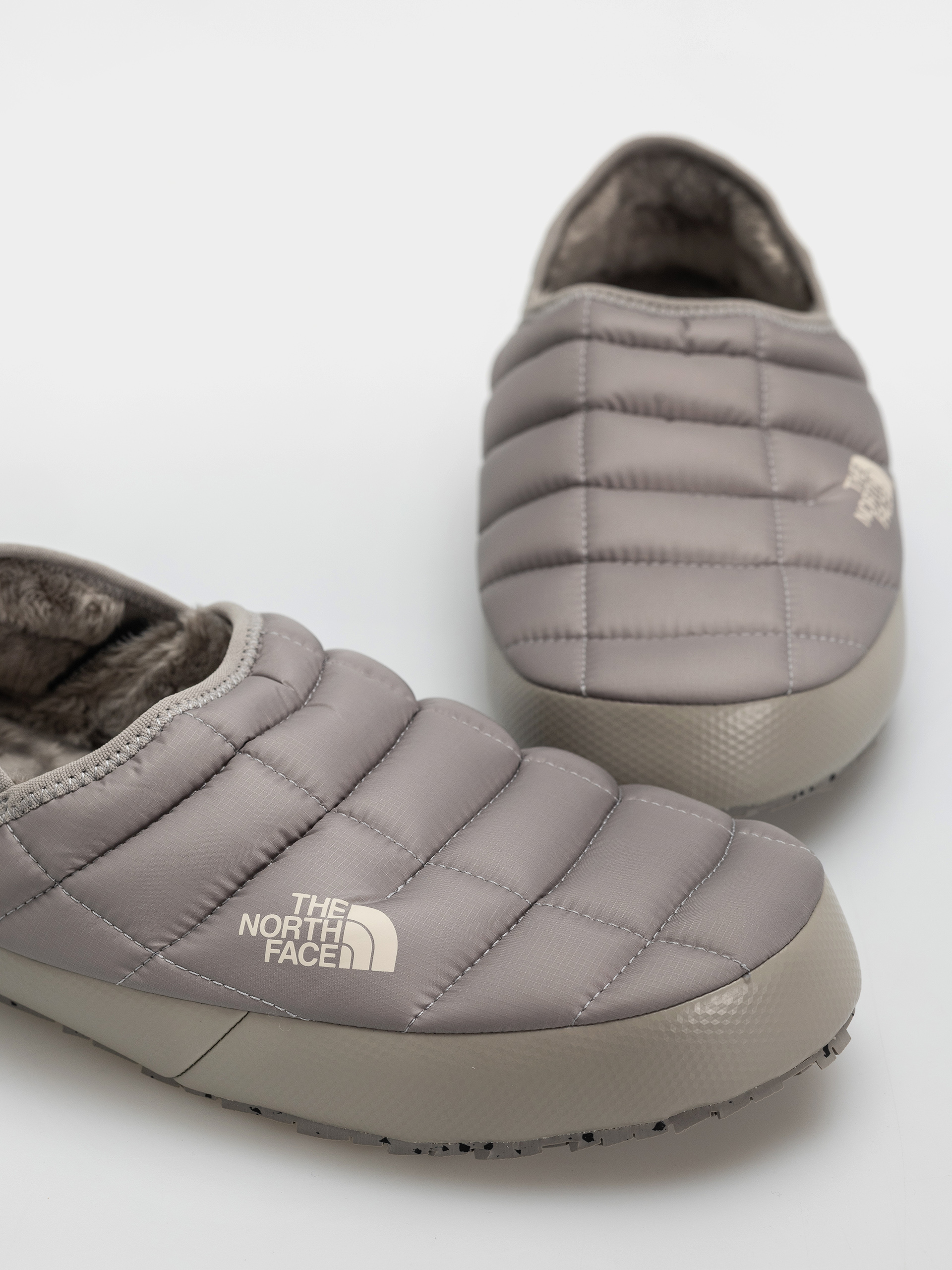 Cipők The North Face Thermoball Traction Mule V (stone slab/calacatta)