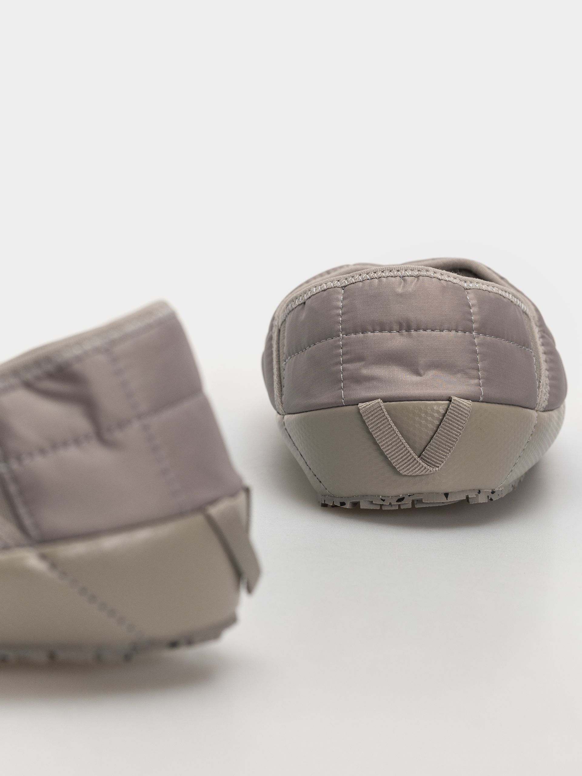 Cipők The North Face Thermoball Traction Mule V (stone slab/calacatta)