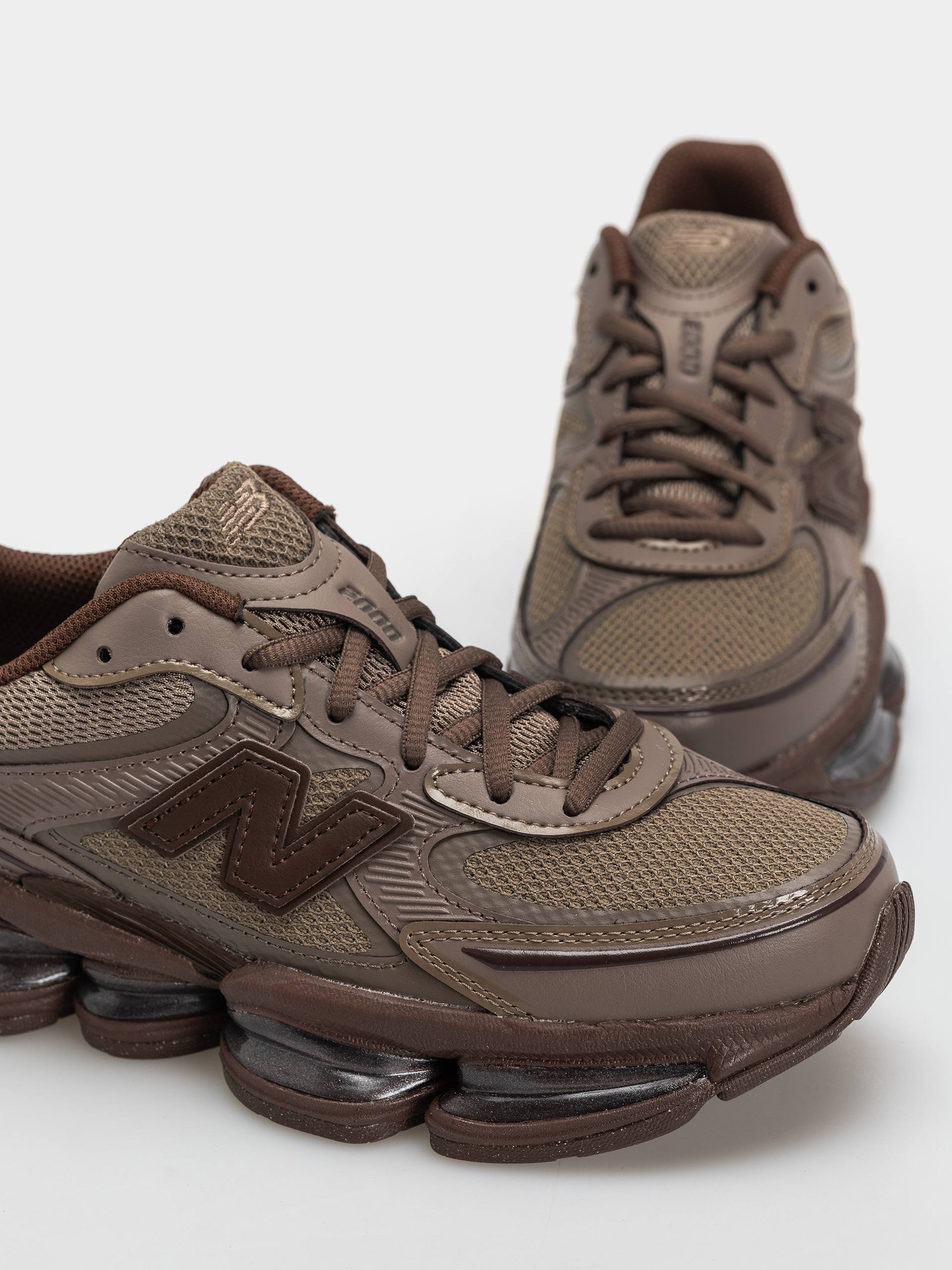 Cipők New Balance 2000 (thunder brown/pumpernickel)