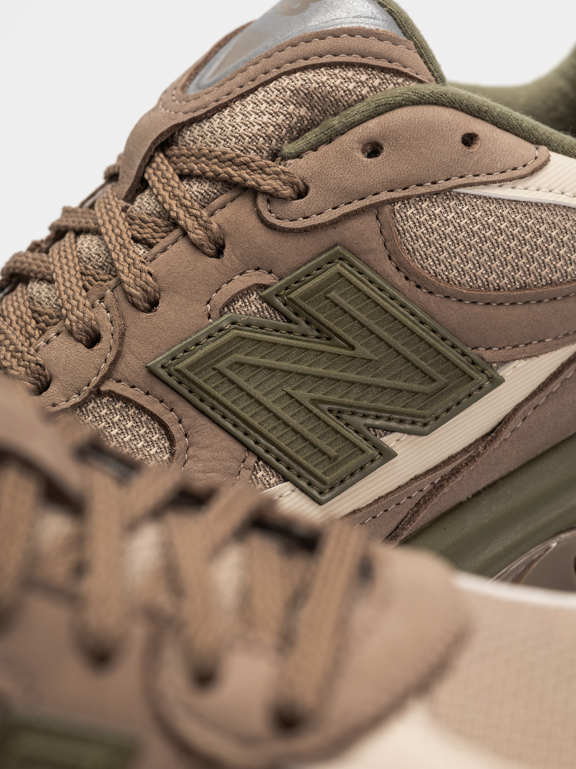 Cipők New Balance 2010 (light mushroom/timberwolf)