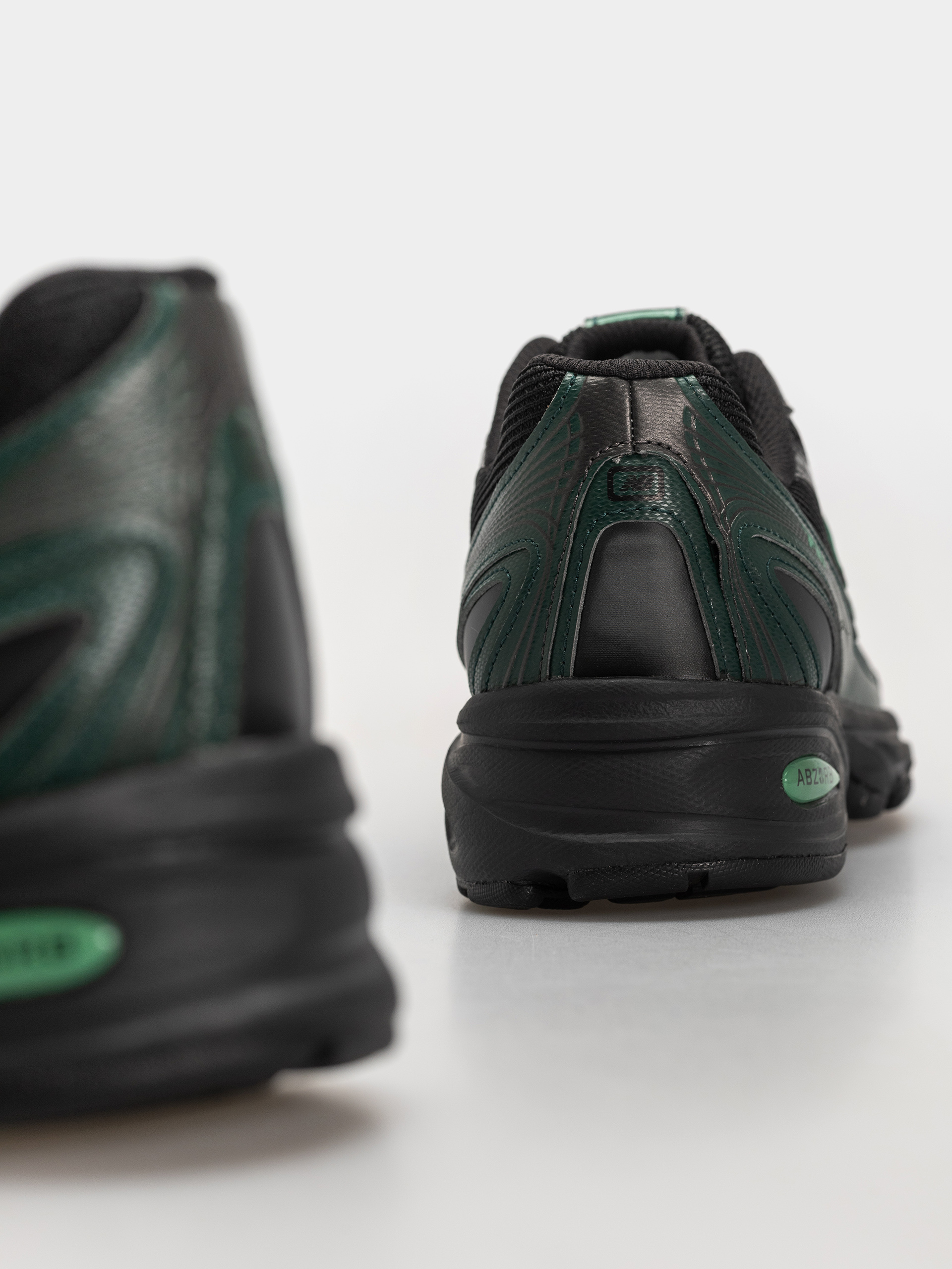 Cipők New Balance 740 (black/nordic green)