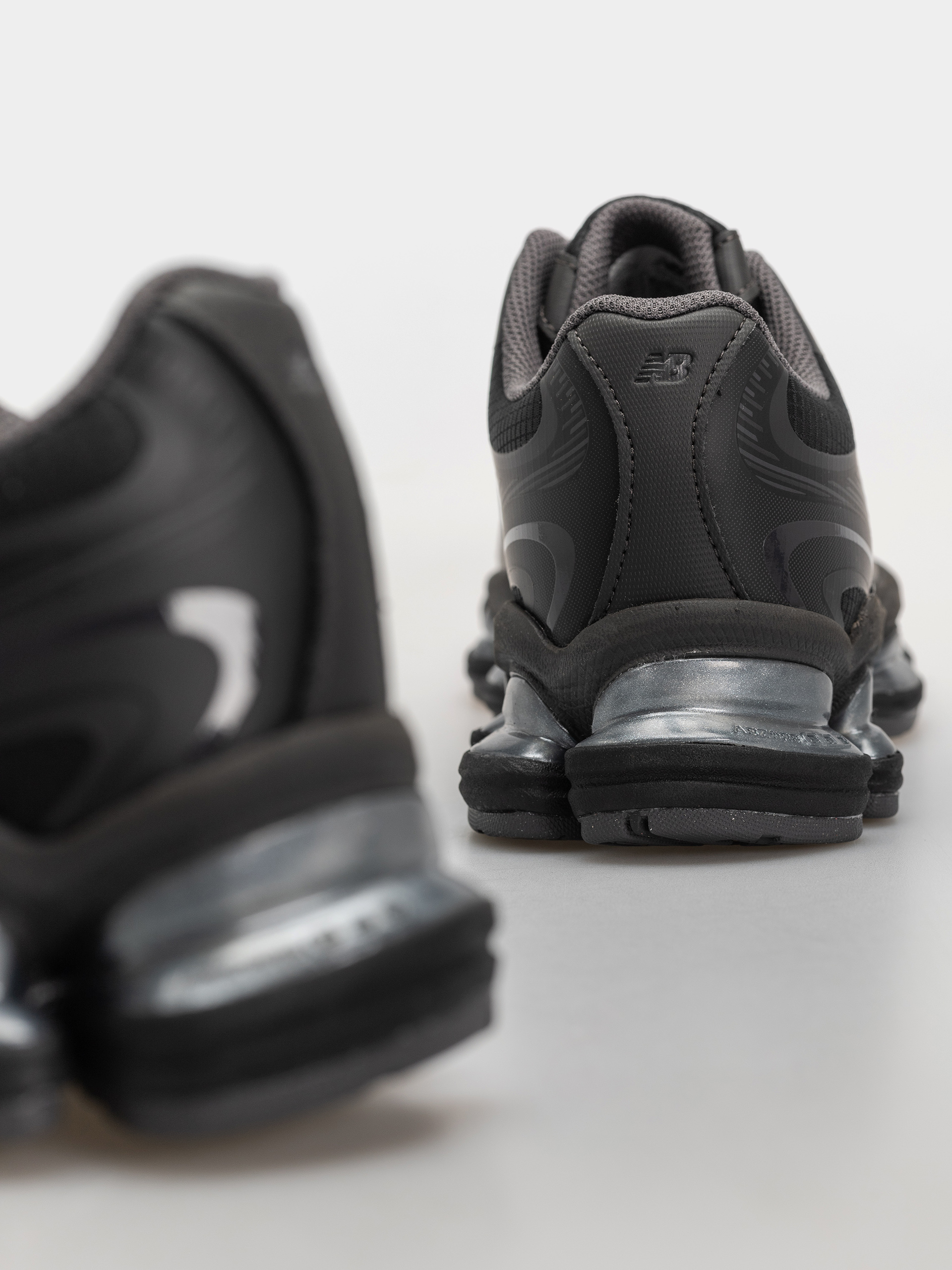 New Balance 2000 Cipők (black/black cement/magnet)
