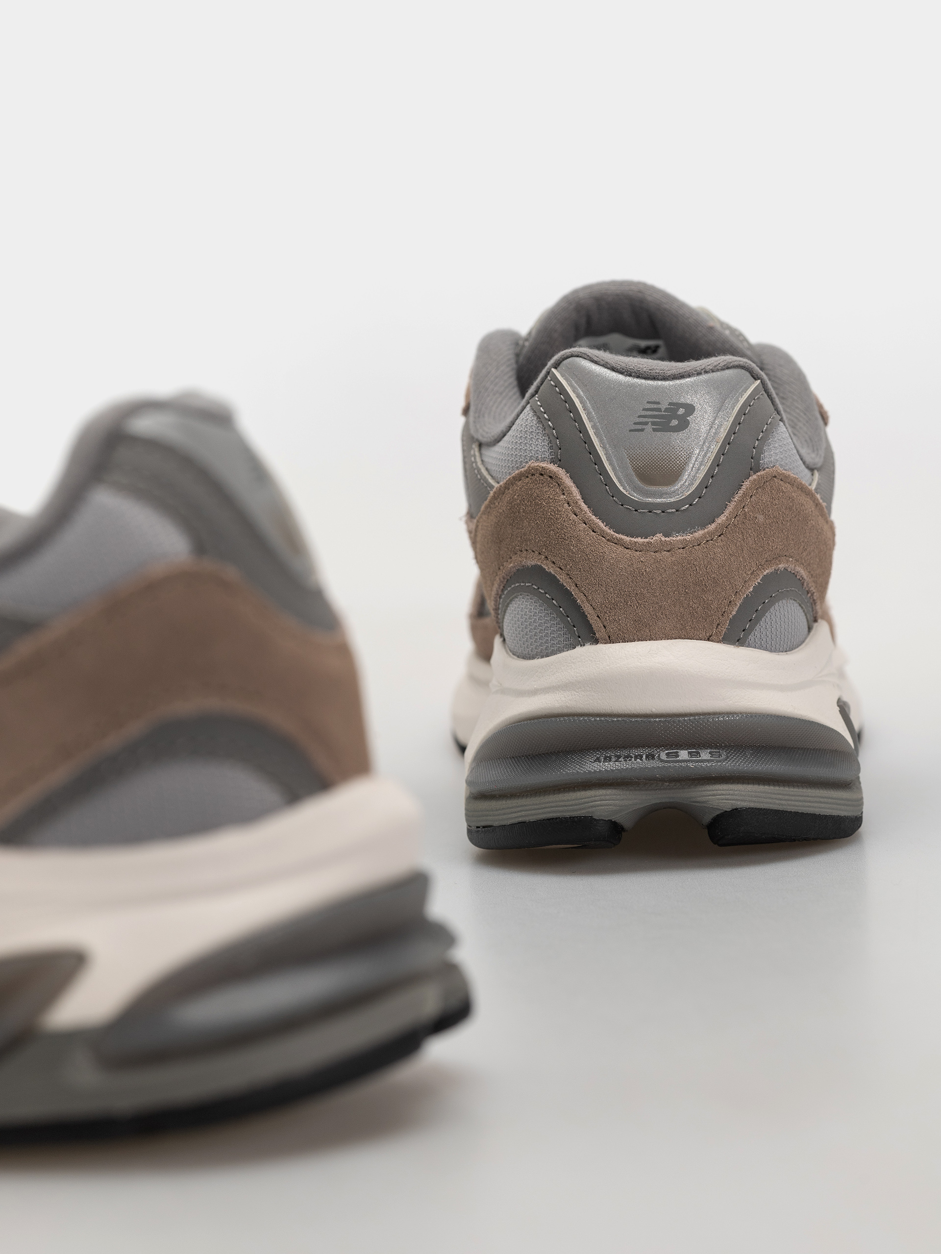 Cipők New Balance 2010 (mushroom/harbor grey)