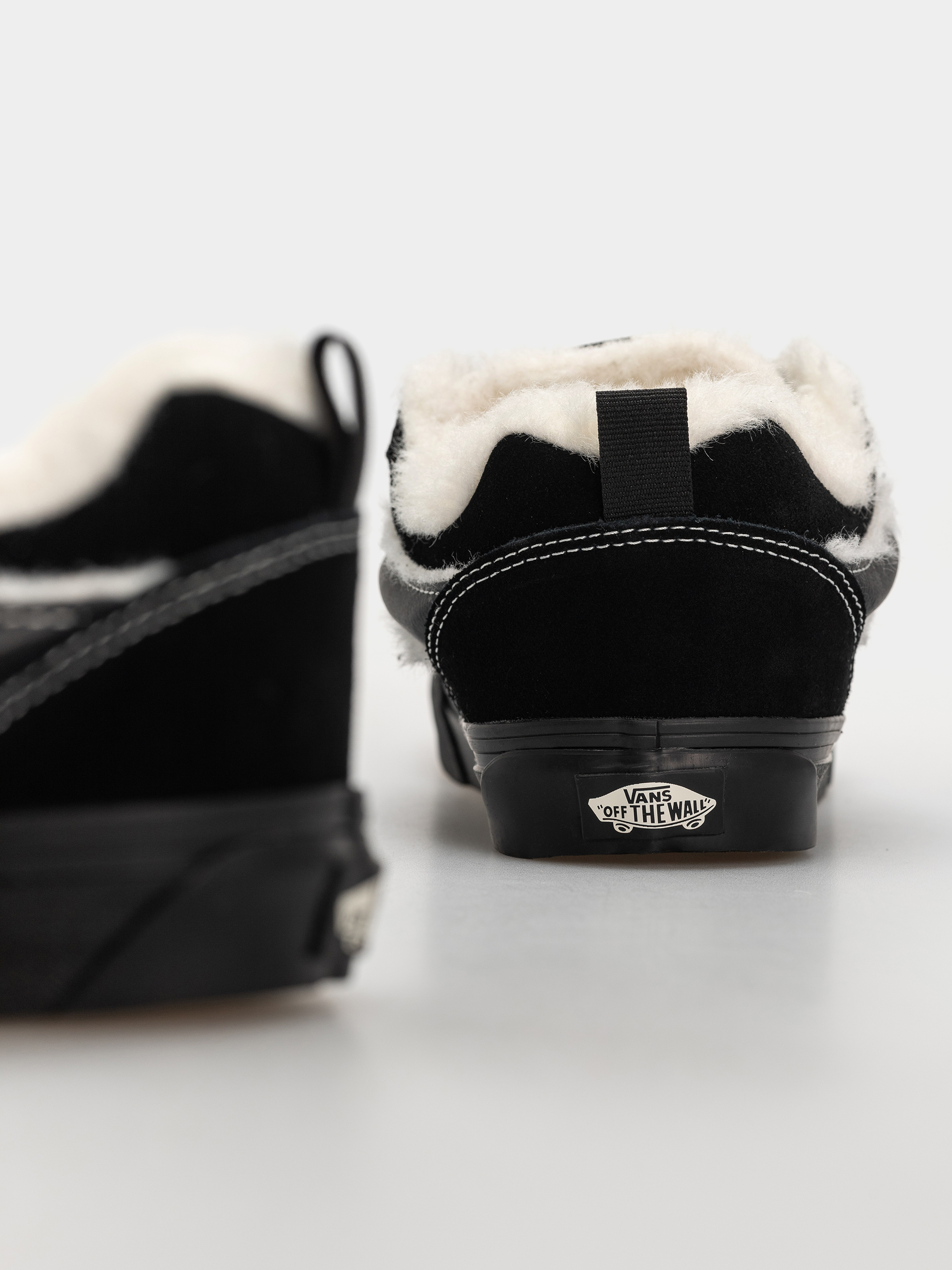 Vans Knu Skool Cipők (black)