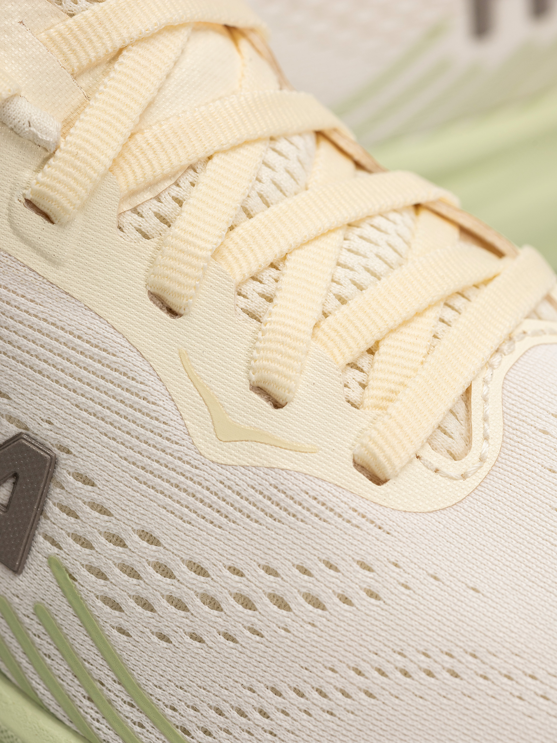 Hoka Clifton 11 Wmn Cipők (alabaster/morning dew)