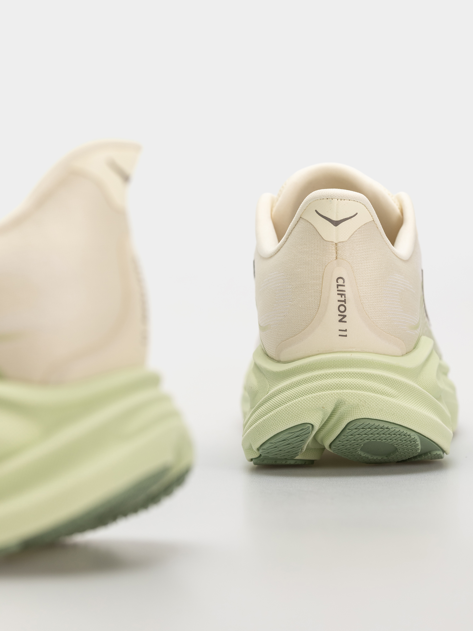 Hoka Clifton 11 Wmn Cipők (alabaster/morning dew)