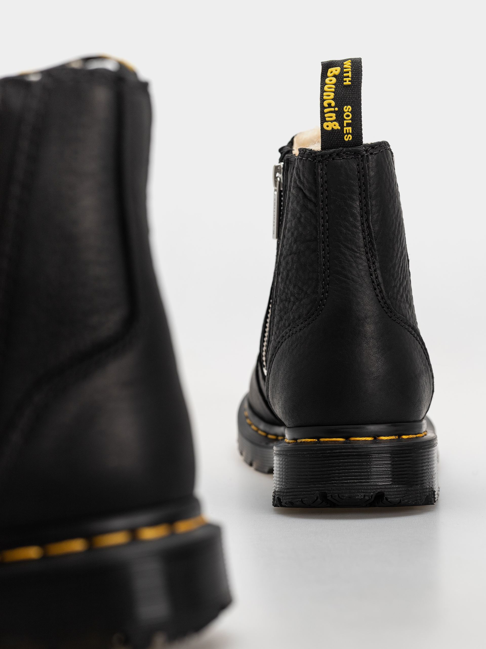 Dr. Martens 2976 Alyson w Zips Wmn Cipők (black)