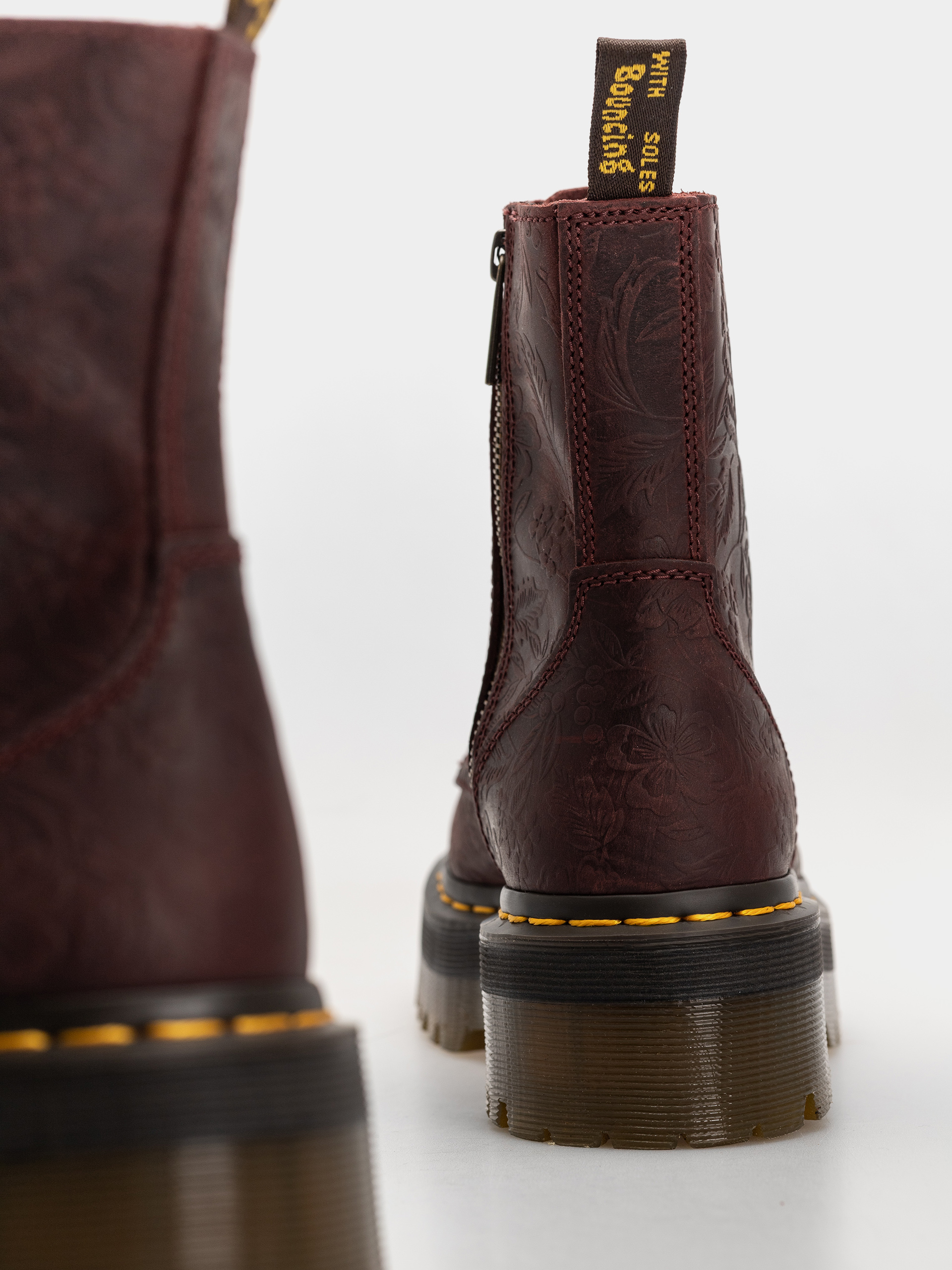 Dr. Martens Jadon Emboss Floral Wmn Cipők (cherry red)