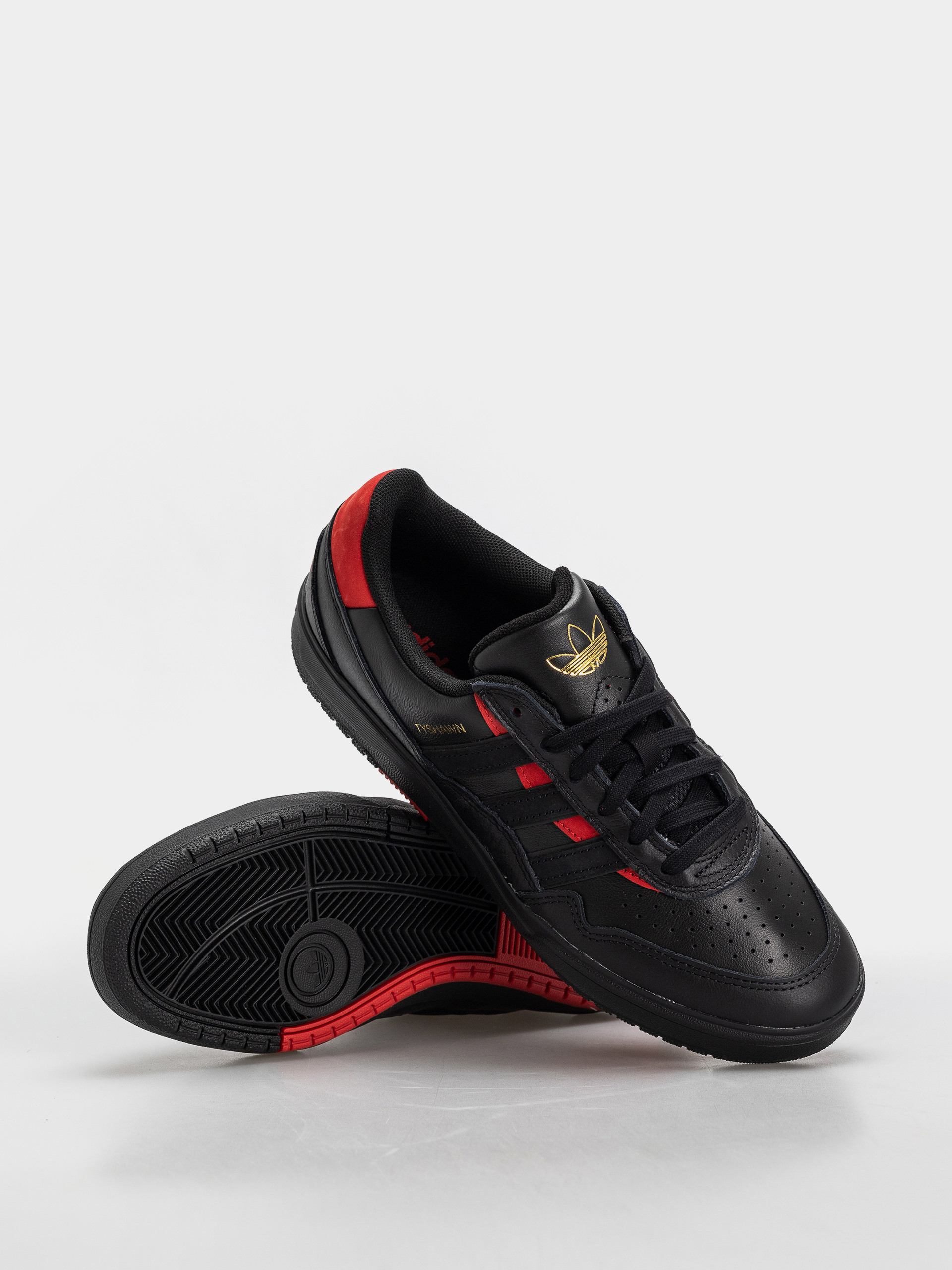 adidas Tyshawn II Cipők (cblack/cblack/betsca)