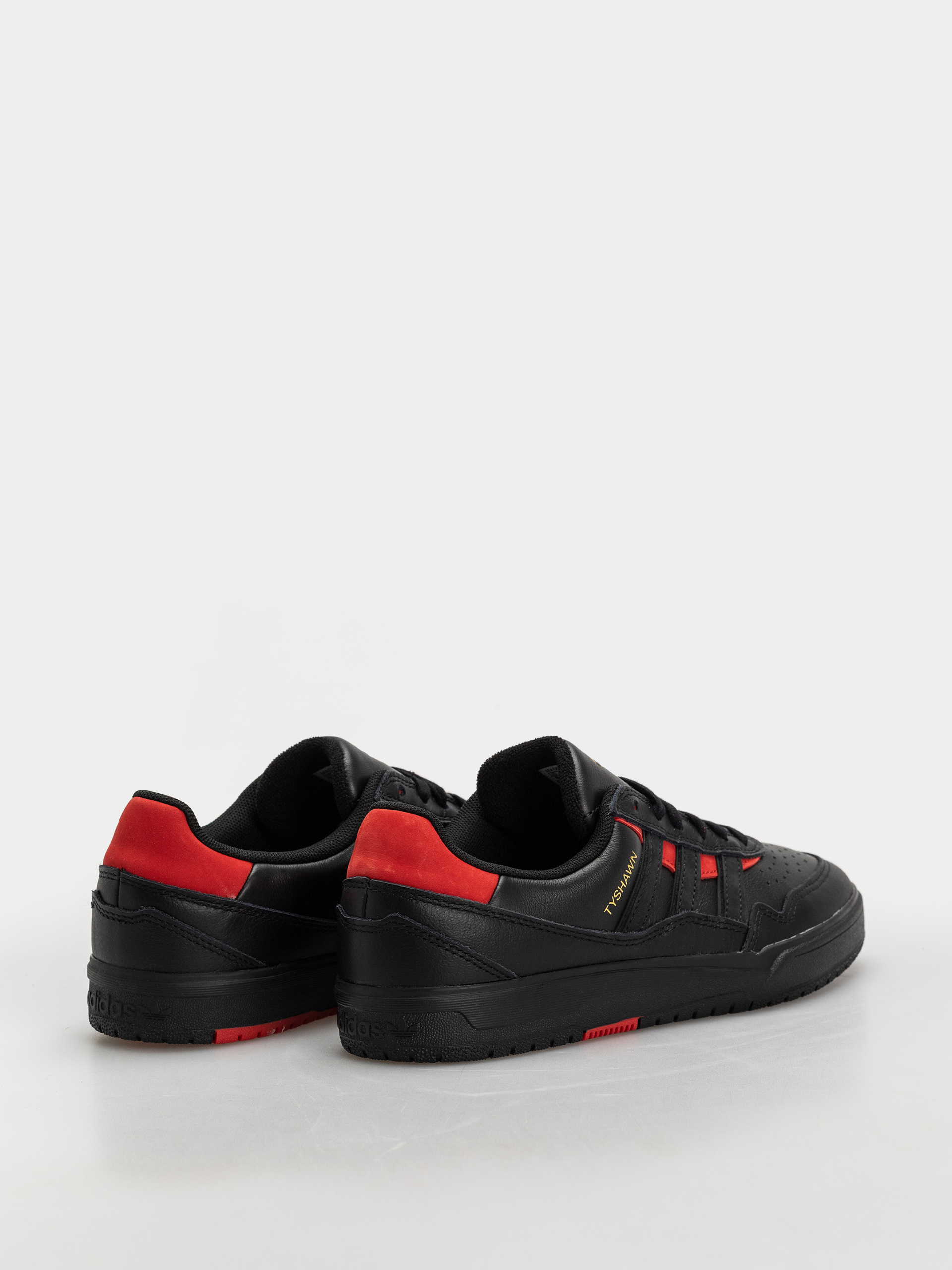adidas Tyshawn II Cipők (cblack/cblack/betsca)