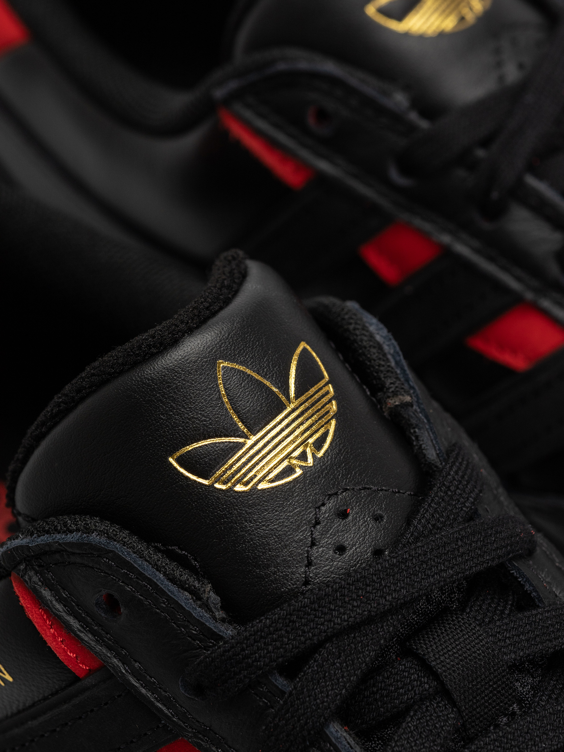 adidas Tyshawn II Cipők (cblack/cblack/betsca)