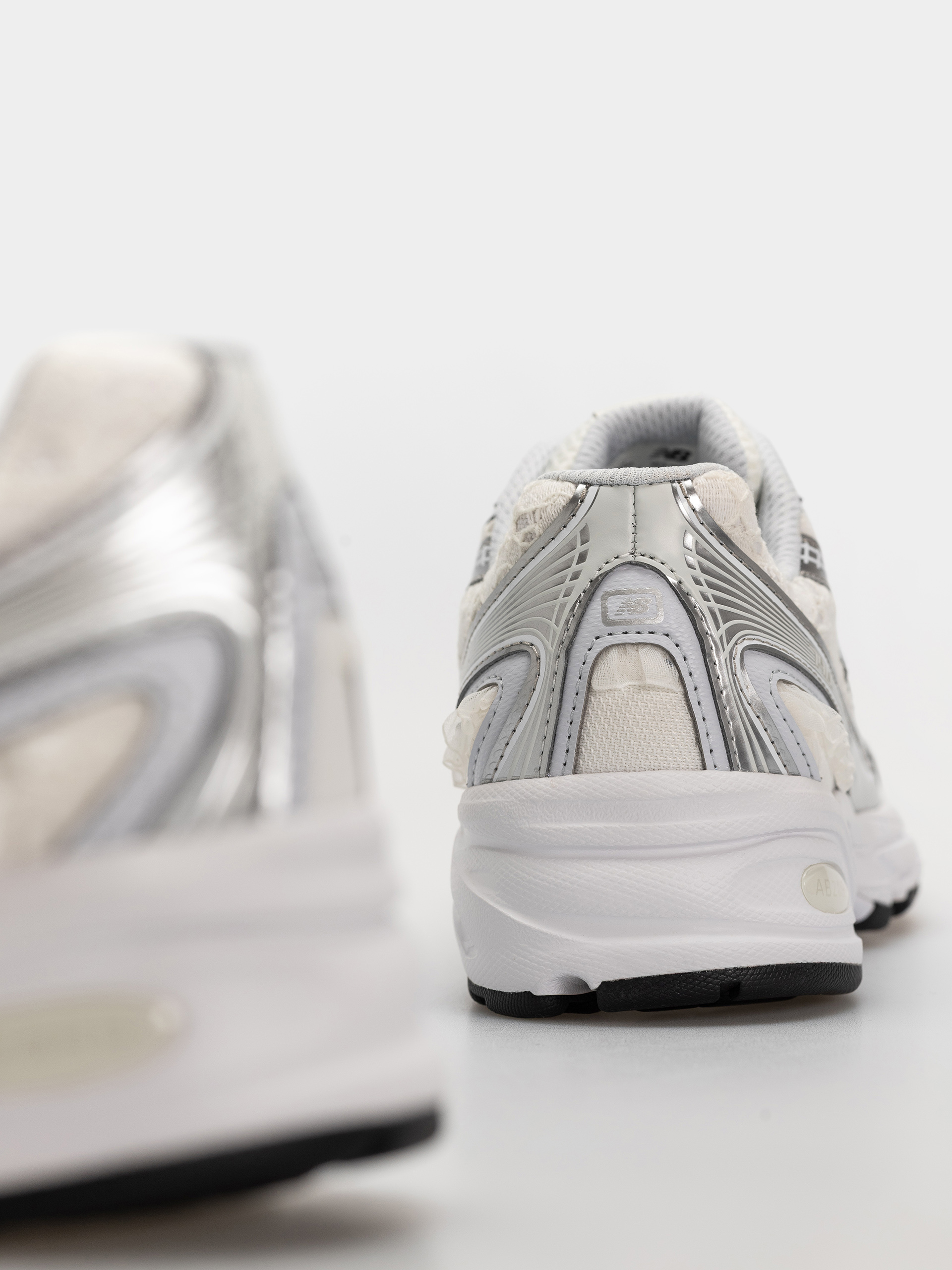 New Balance 740 Cipők (linen/silver metallic)