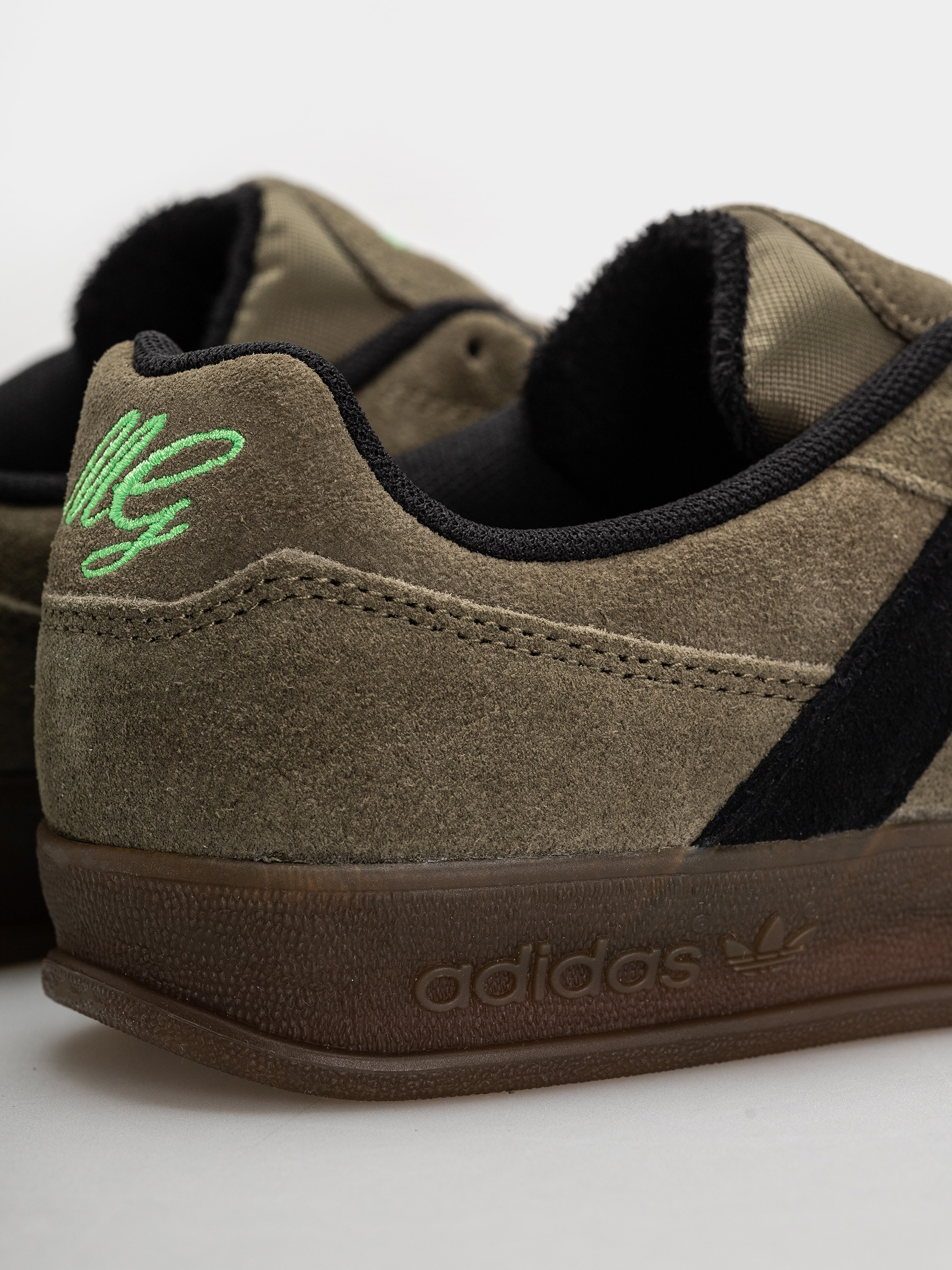 adidas Aloha Super Cipők (olistr/cblack/gum5)