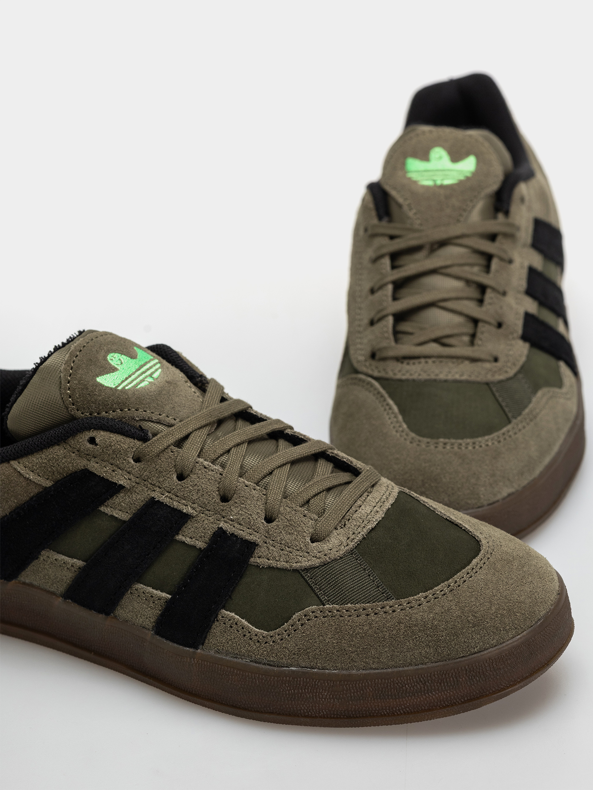 adidas Aloha Super Cipők (olistr/cblack/gum5)
