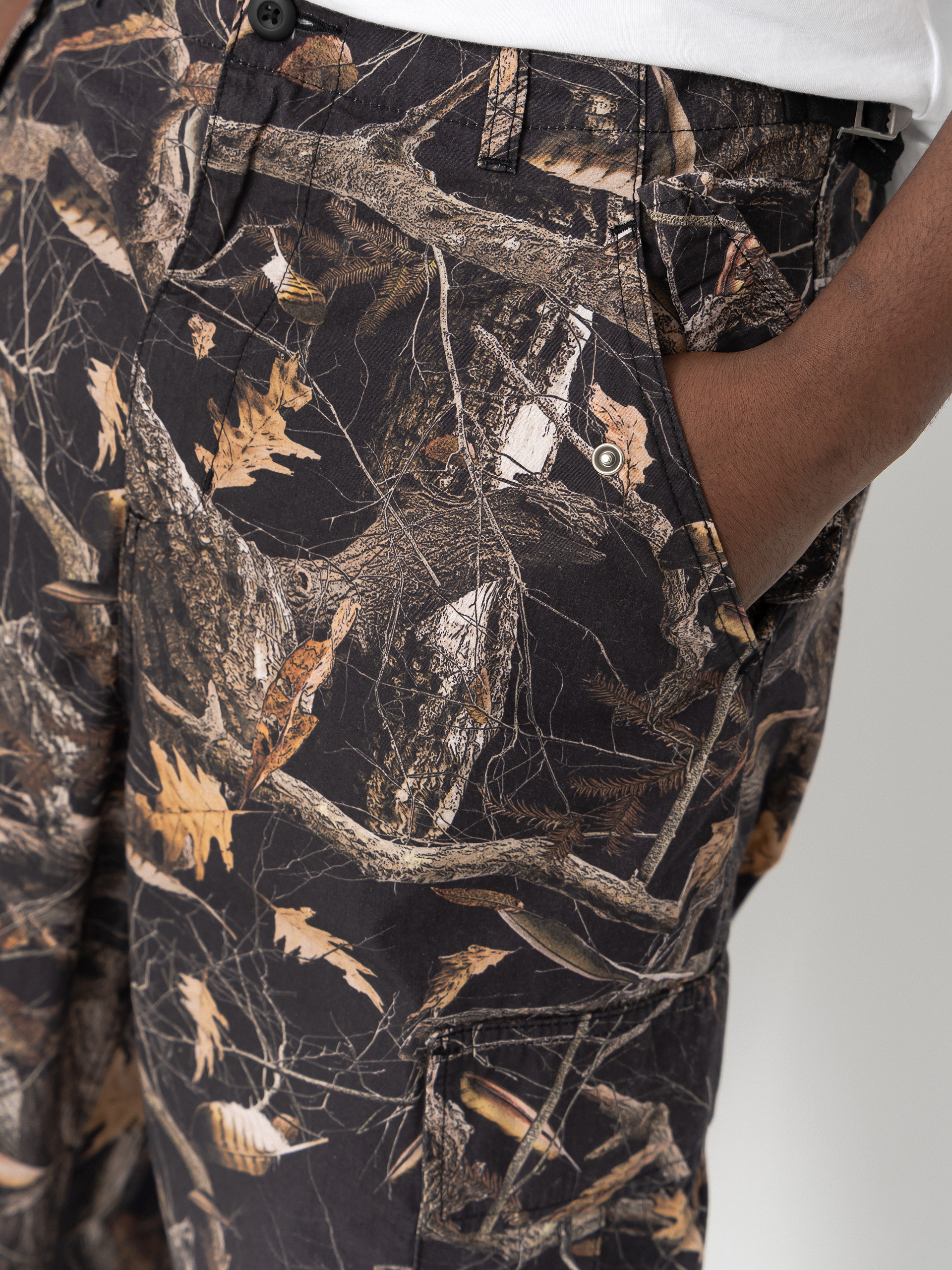 Carhartt WIP Osborn Cargo Kisnadrág (camo feather tree black/rinsed)