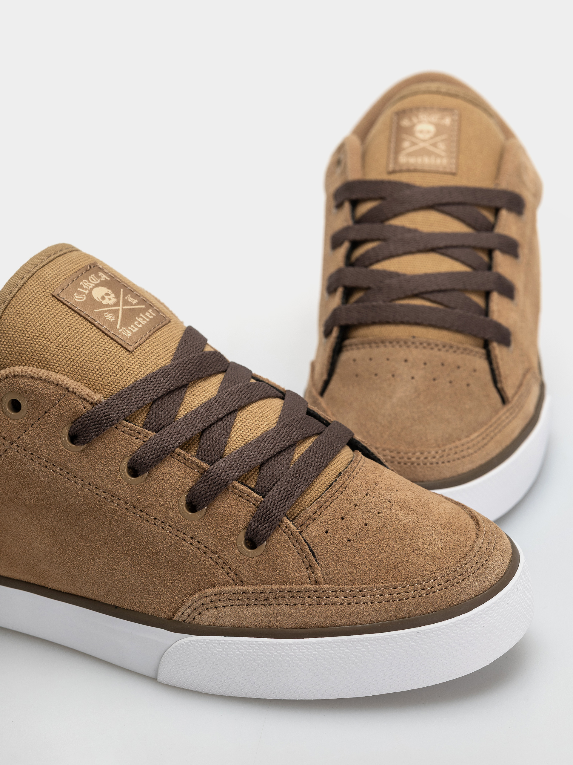Cipők Circa Buckler Sk (tannin sand white)