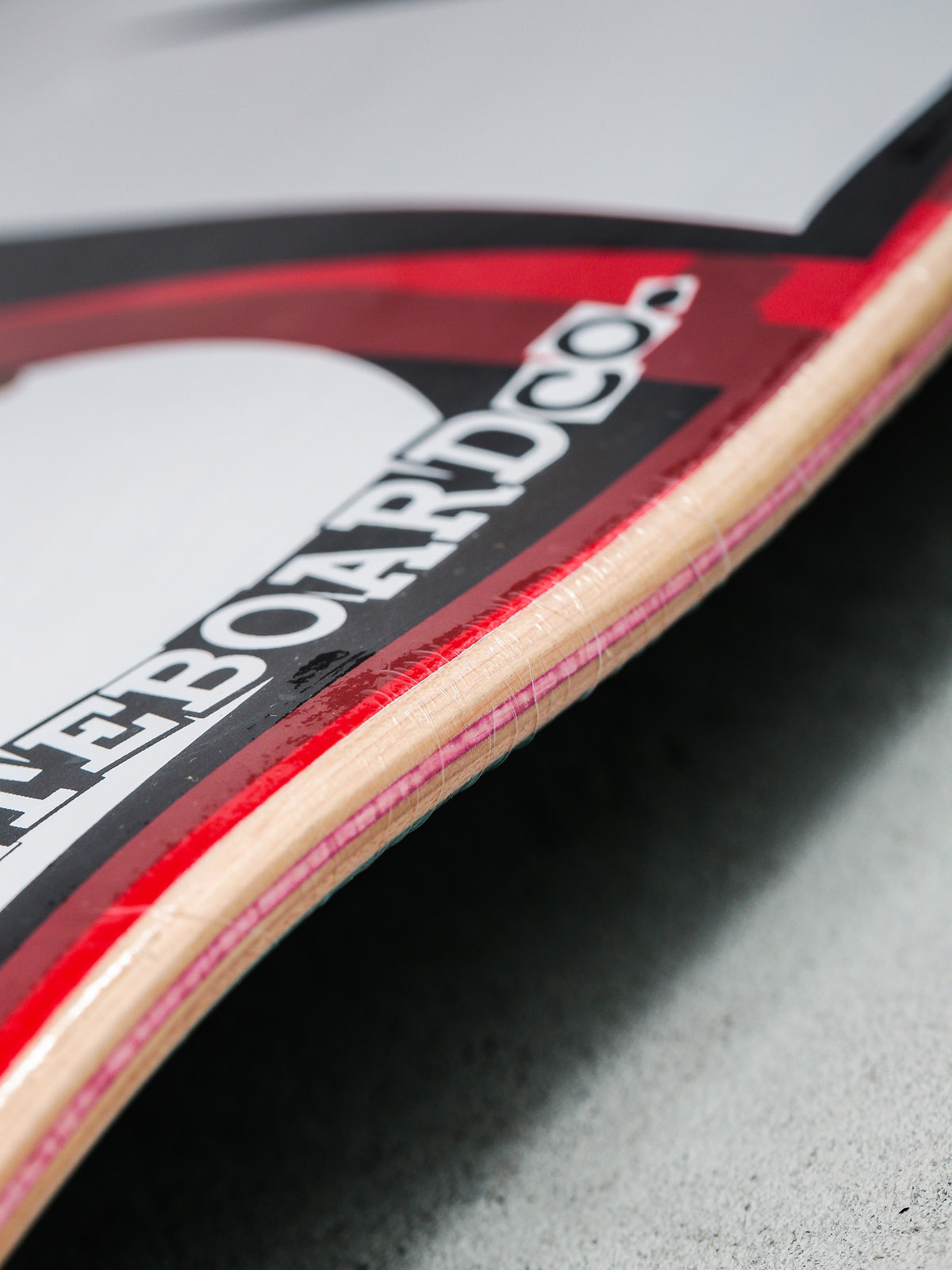 Deszka Baker Brand Logo (white)